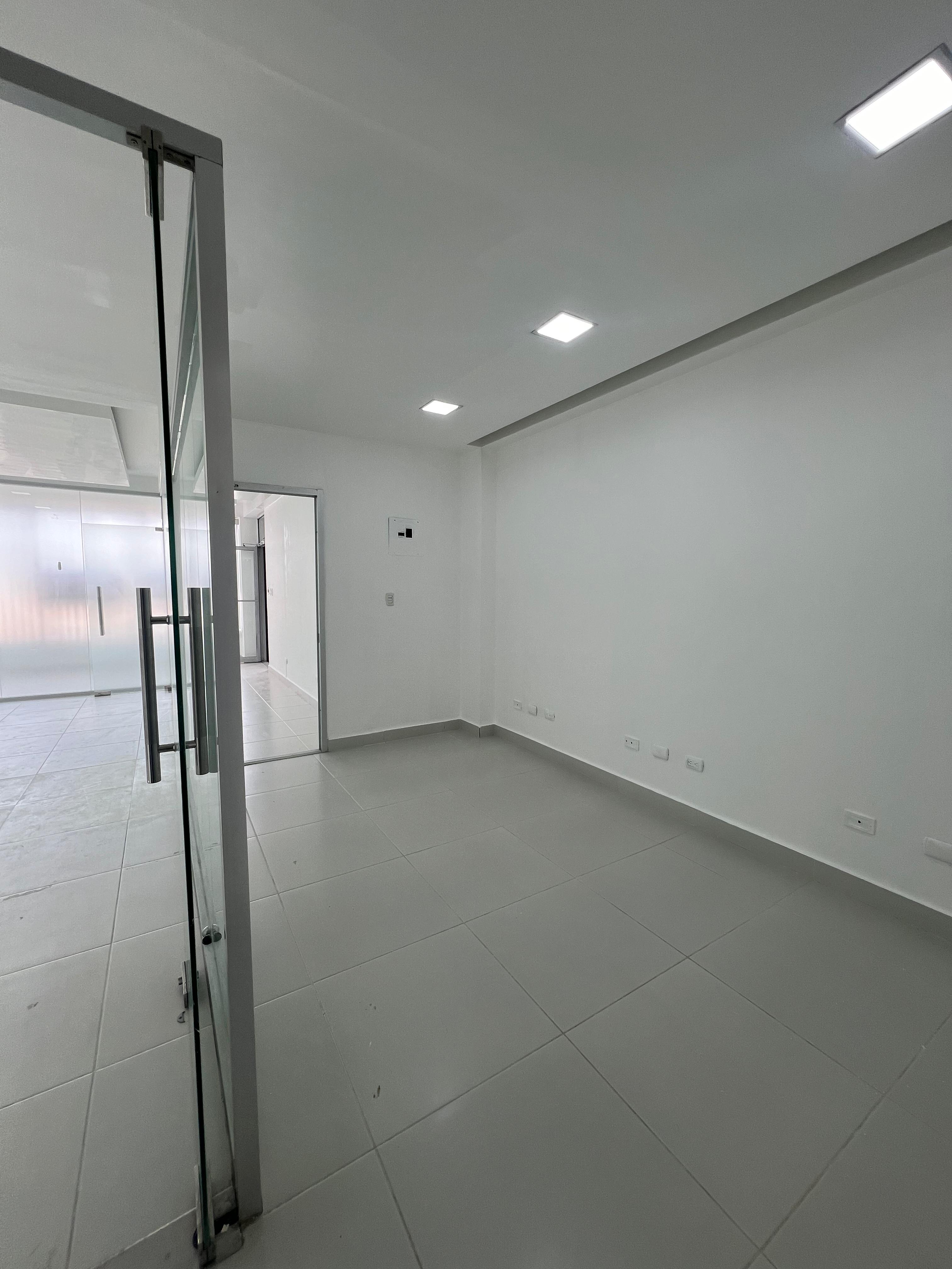 oficinas y locales comerciales - Alquiler de Local comercial 73 mts Arroyo Hondo  5