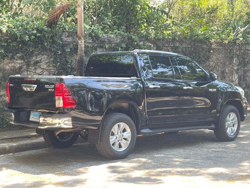 jeepetas y camionetas - Toyota hilux 2020 9