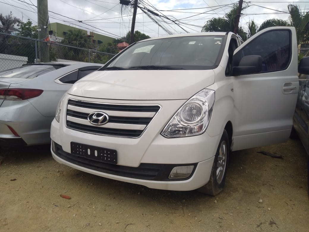 jeepetas y camionetas - HYUNDAI GRAND STAREX 2017 BLANCA 1