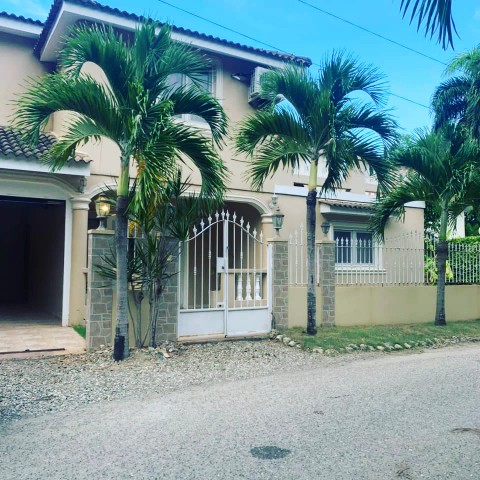 casas vacacionales y villas - Bonita villa en el batey sosua a pocos pasos de la playa 2