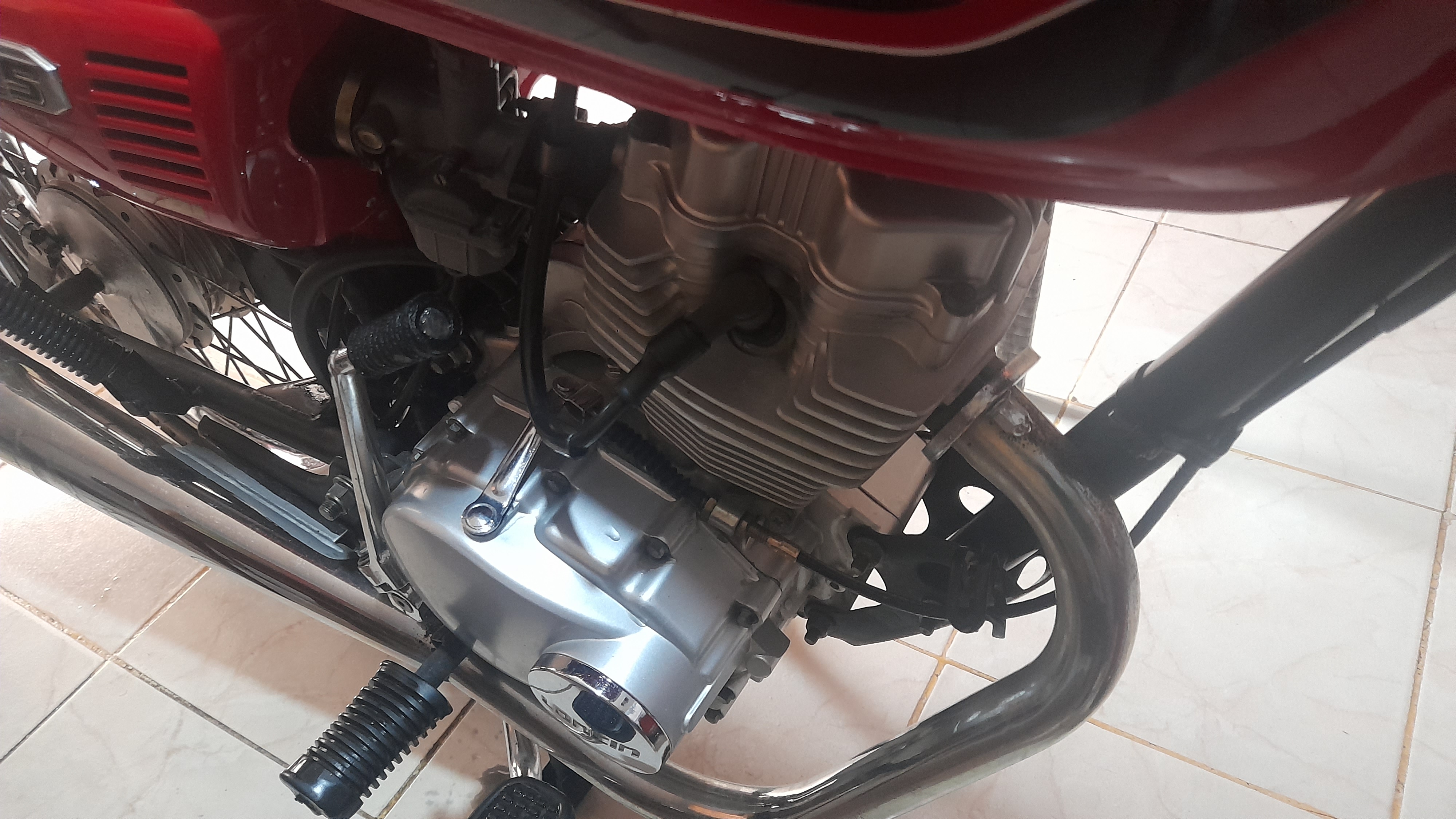 motores y pasolas - vendo loncin 125 esta en muy buenas condiciones tiene todo al día  5