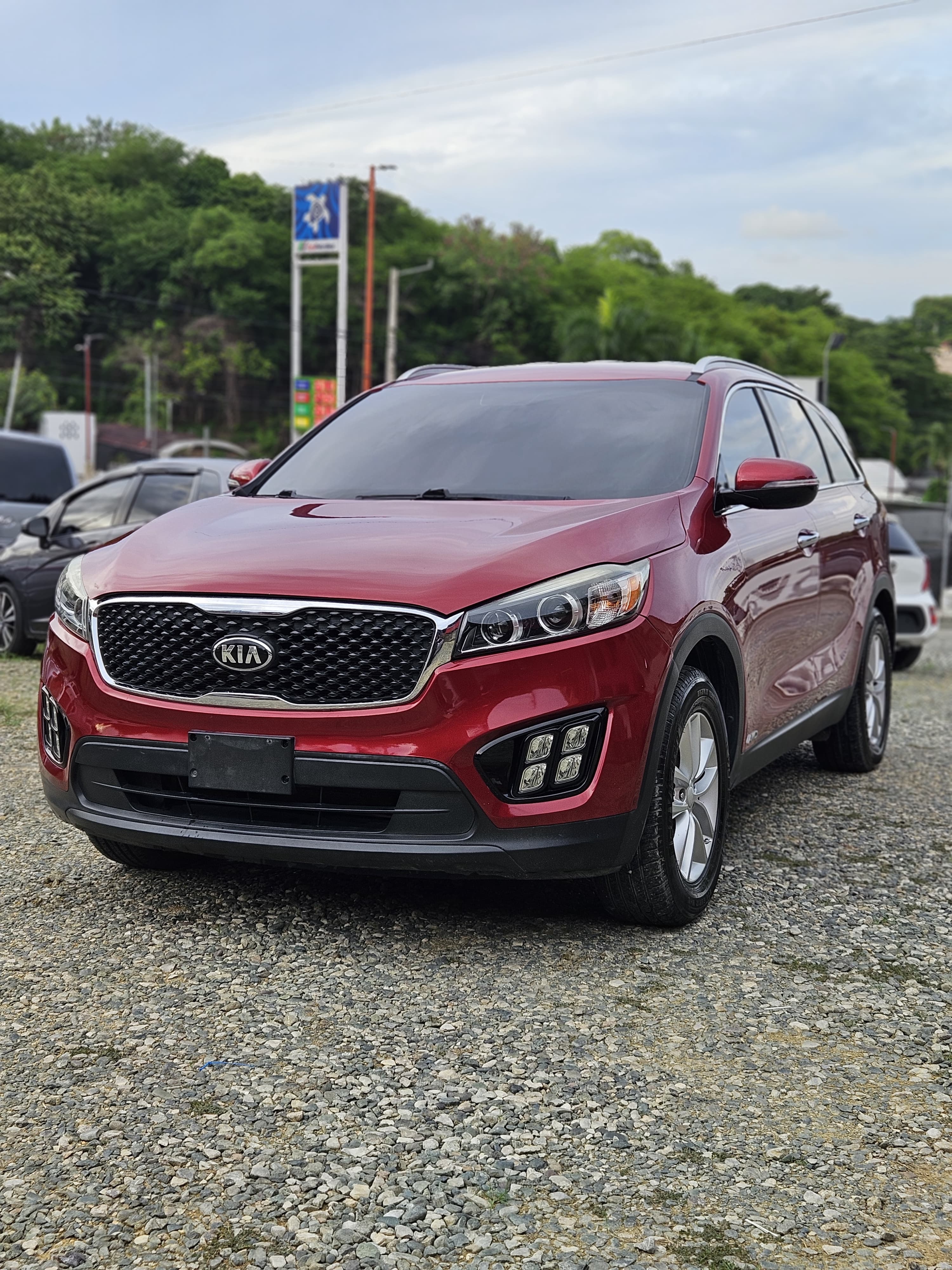 jeepetas y camionetas - Kia Sorento 2017 impecable 4x4 de 4 cilindros pantalla cámara de reversa etc