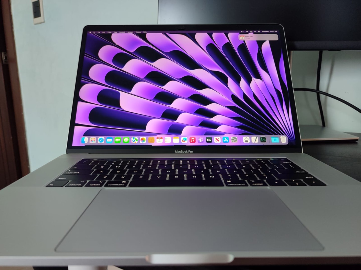 computadoras y laptops - Macbook pro 15` 2019 i7 32GB de RAM 512 Disco Solido 1