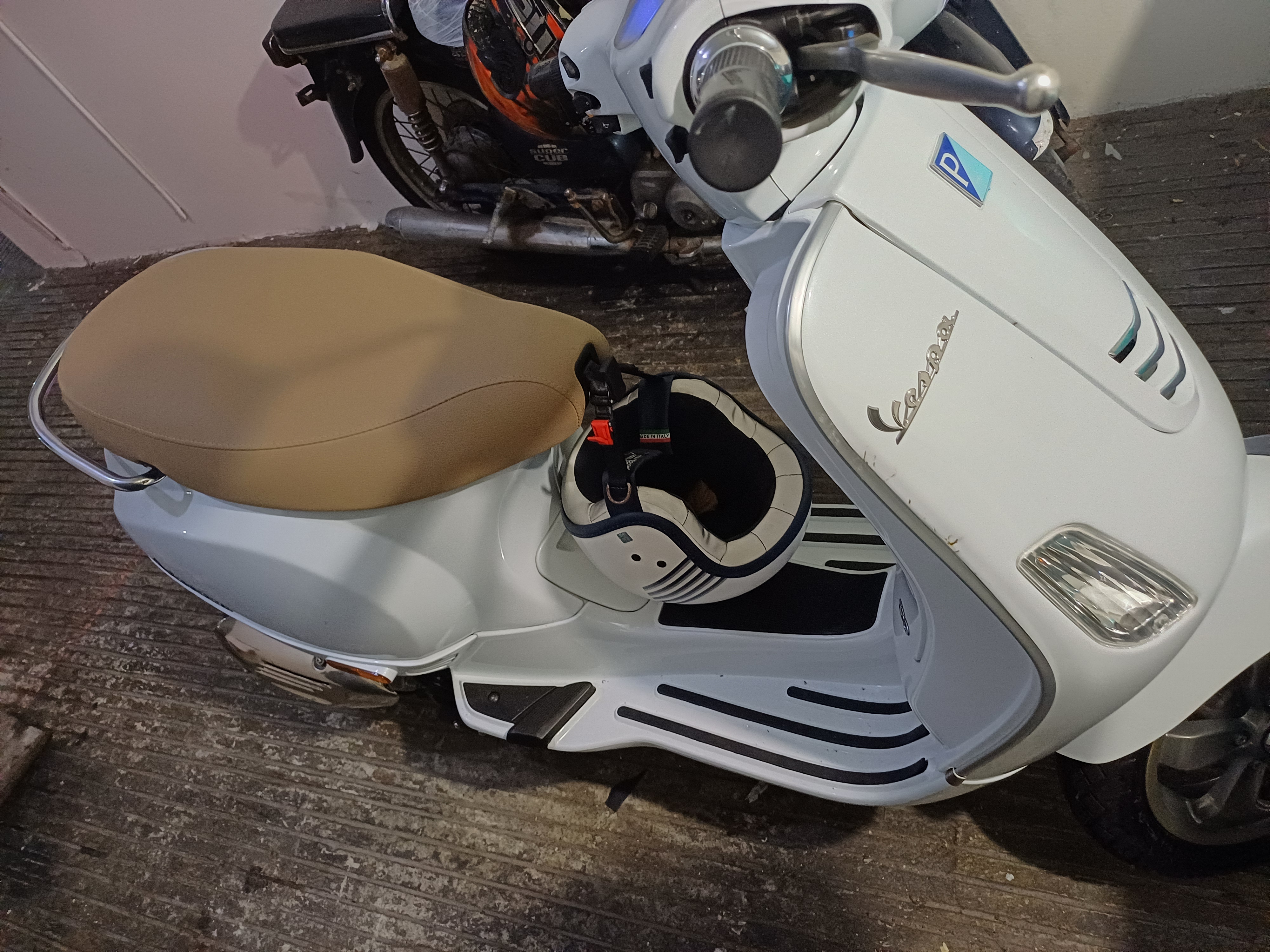 motores y pasolas - Rafael vende vespa año 2023 con solo 102 km esta como nueva sin uso 2