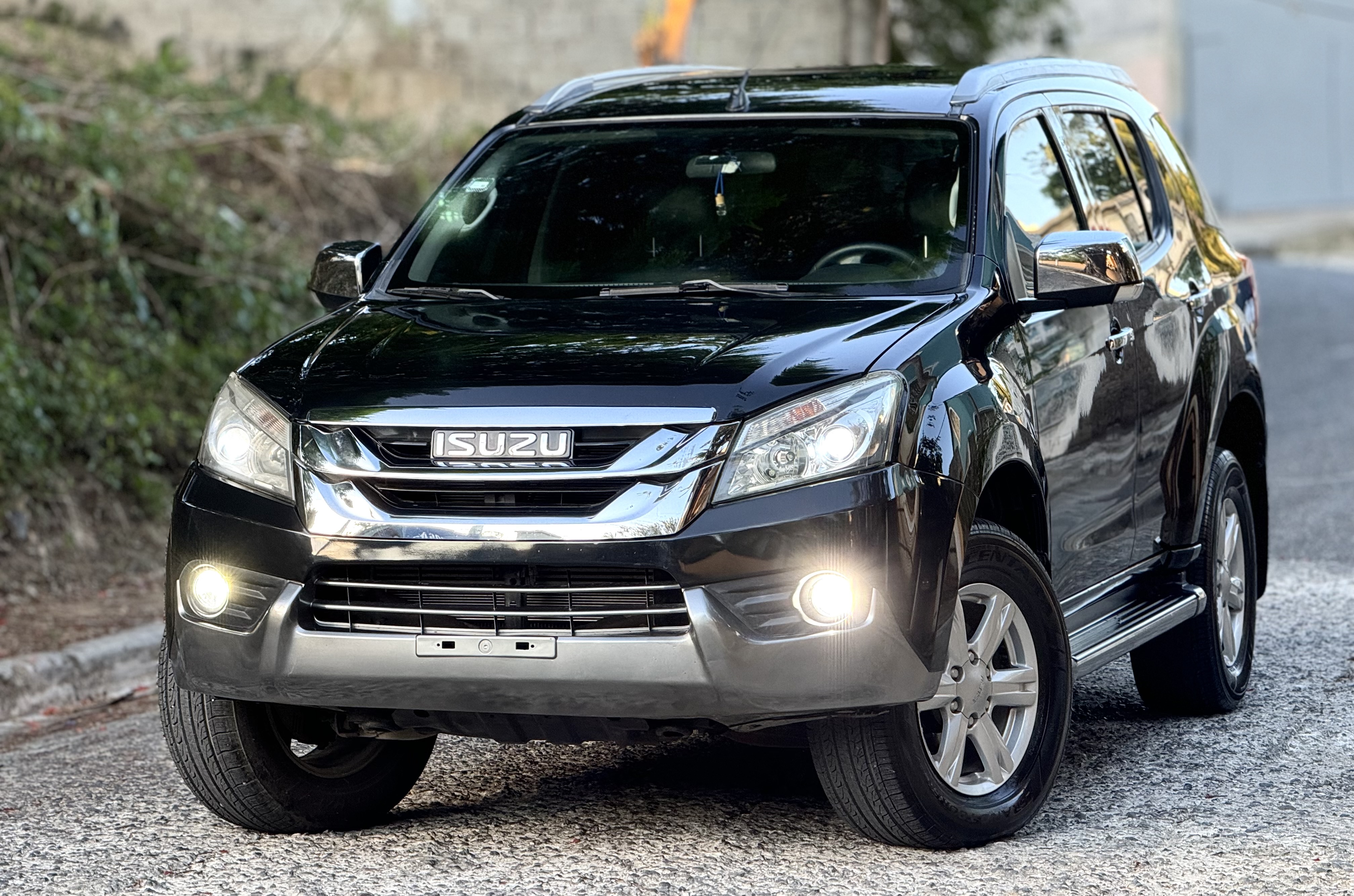 jeepetas y camionetas - Isuzu Mux 4x4 2015 Turbo Diesel  3 filas 