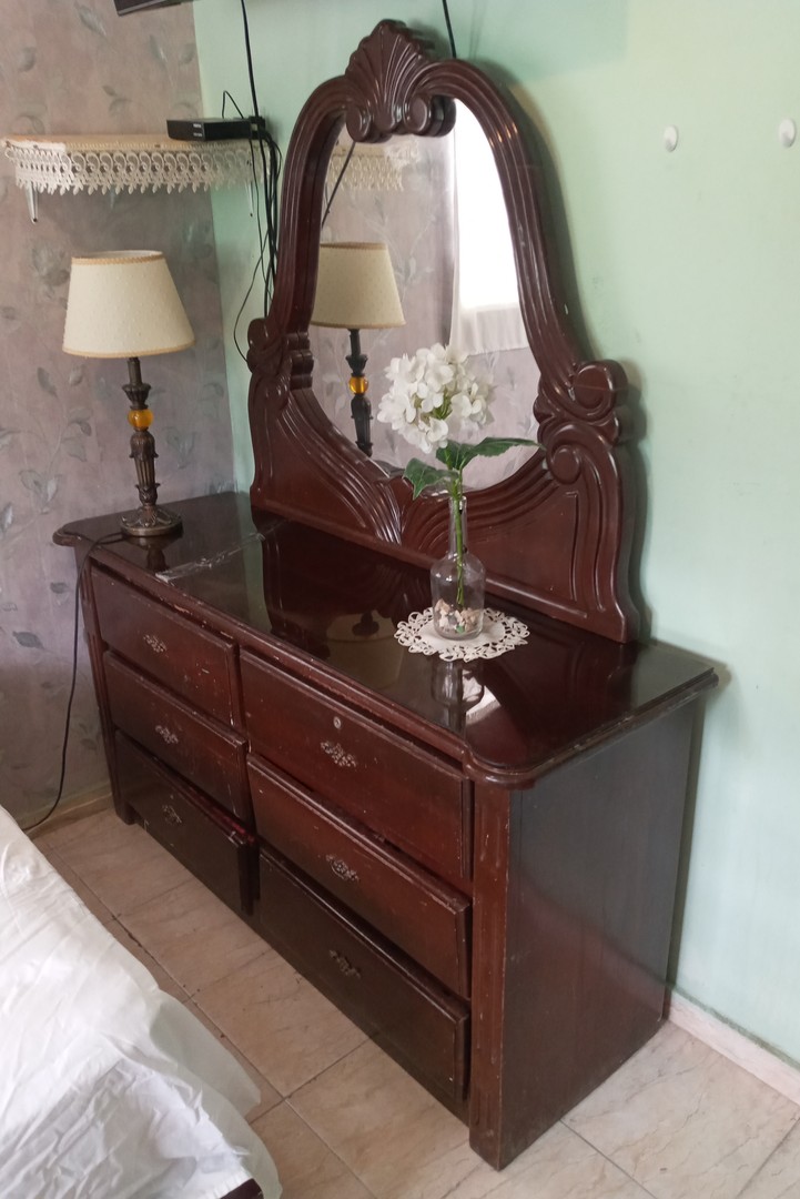 muebles y colchones - Gabetero en Caoba madera preciosa con Espejo Enmarcado  2