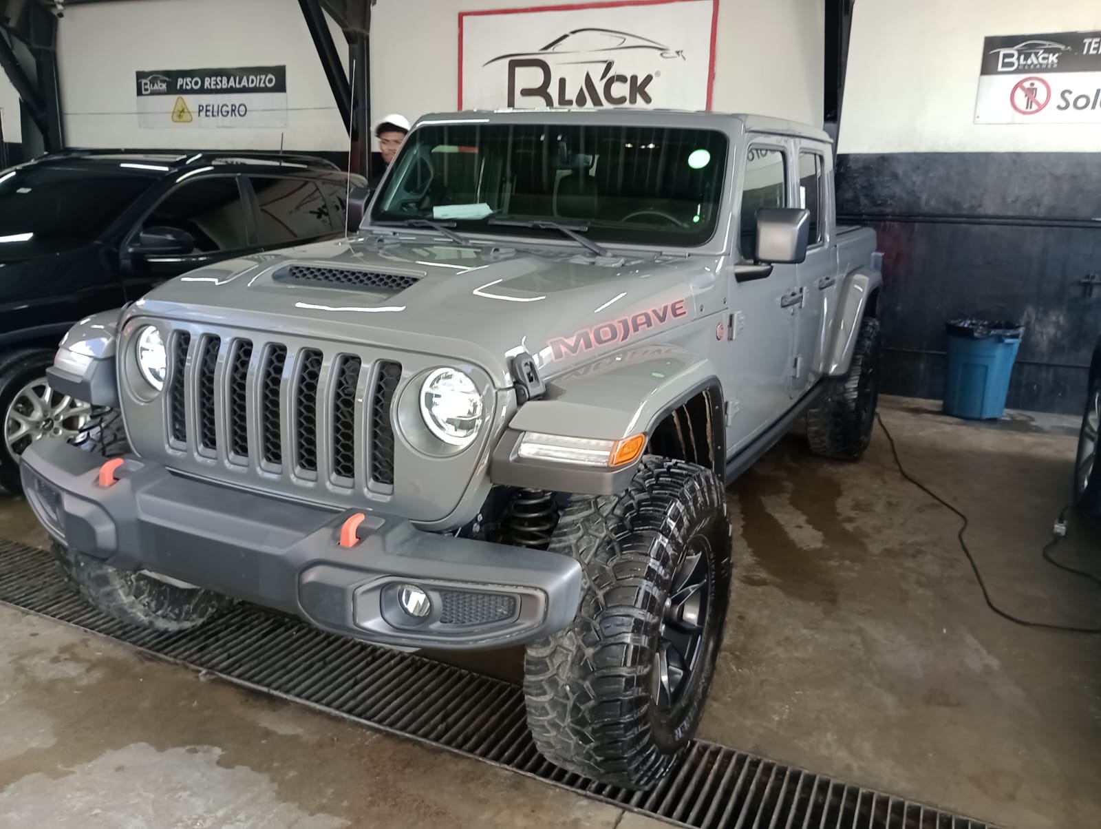 jeepetas y camionetas - Jeep gladiador Mojave 2023 1