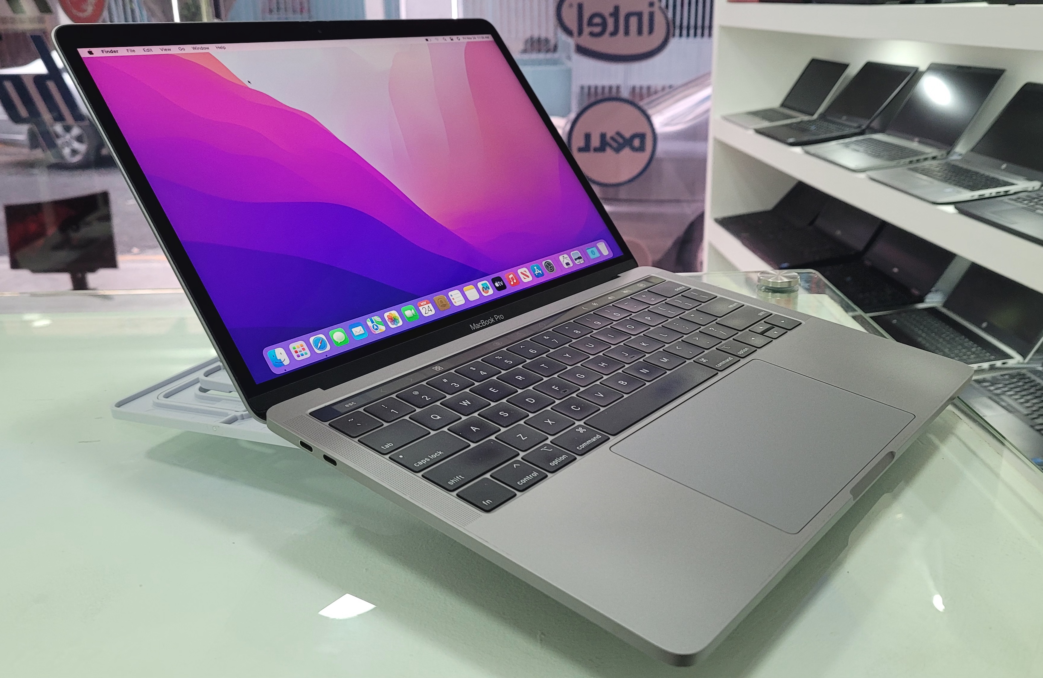 computadoras y laptops - Macbook pro Retina 13.3 Pulg Core i7 Ram 32gb ddr4 Disco 512gb SSD año 2020 1