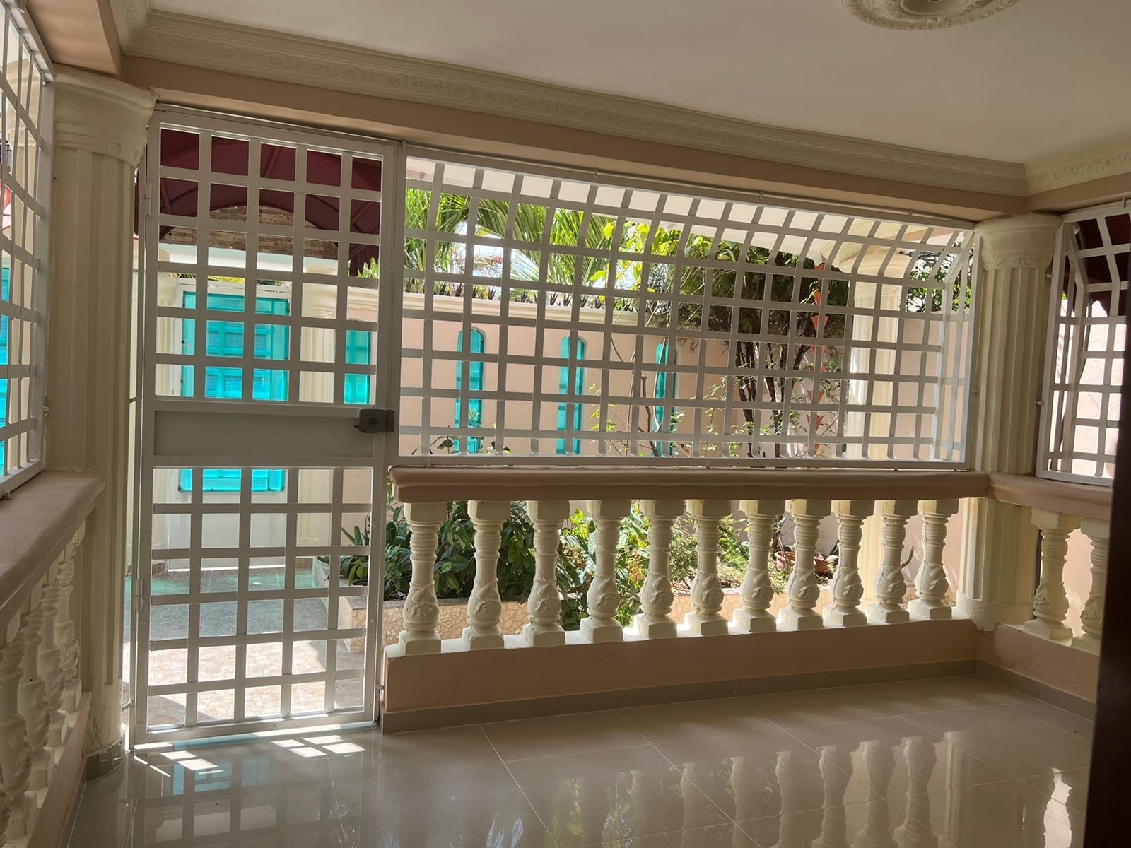 casas - venta de casa de lujo en el mirador del este Santo Domingo este  4