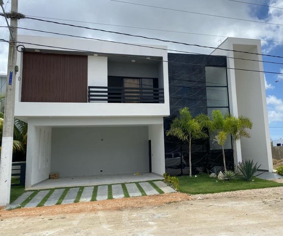 casas - Casa en venta Punta Cana #24-1827 cuatro dormitorios, piscina privada, jardín.
 8