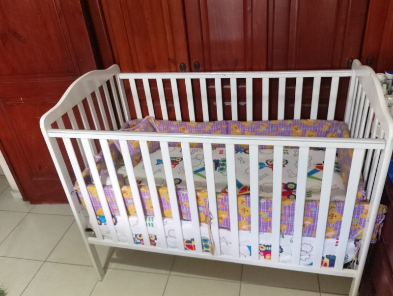 muebles - Venta de cuna de nina o niño con su colchón pilot top incluido. 
PRECIO:  9500