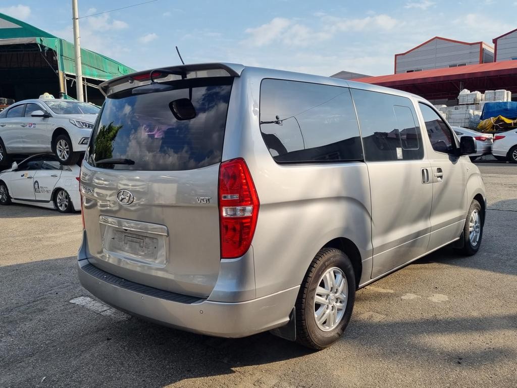 camiones y vehiculos pesados - HYUNDAI GRAND STAREX 2016 COLOR GRIS ORIGINAL-AutomáticoDESDE:$1,350,000 1