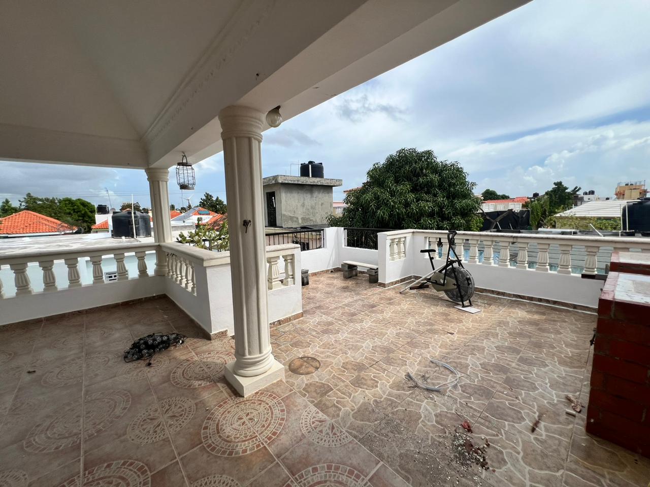 casas - Vendo amplia casa en residencial mirador del este 5