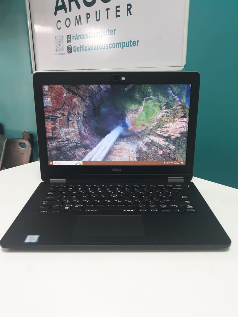 computadoras y laptops - Laptop, Dell Latitude E7270 / 6th Gen, Intel Core i5 / 8GB DDR4 / 128GB SSD

OFE