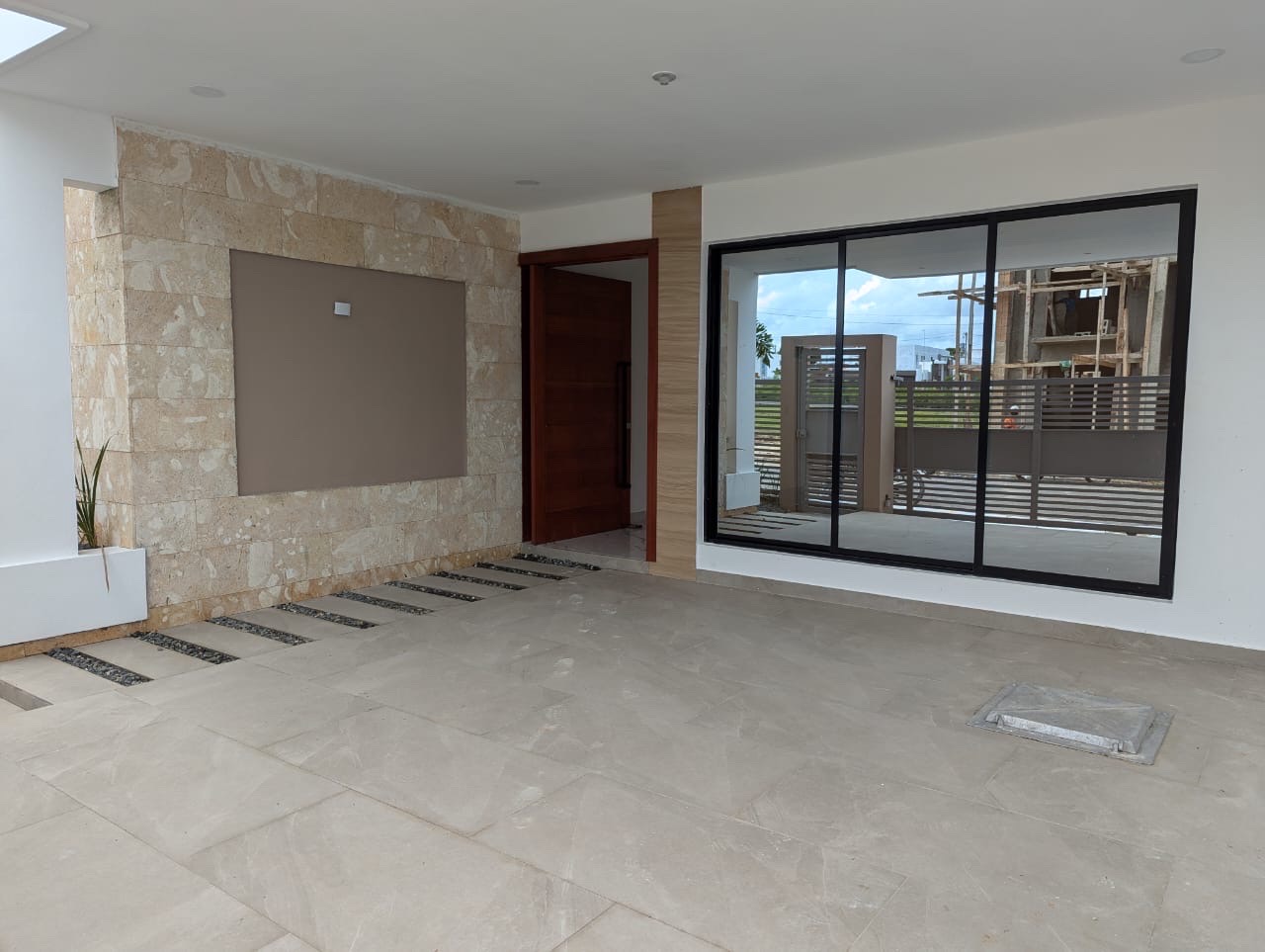 casas - casa en venta en residencial don Juan 2 en ciudad la romana  6