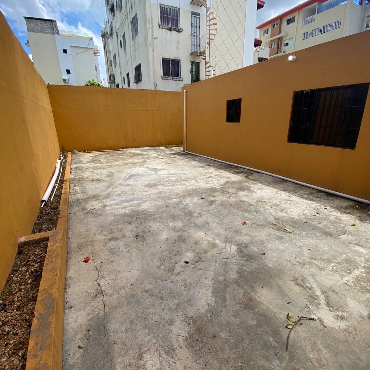 casas - venta de casa con amplio patio en vista hermosa santo Domingo este 