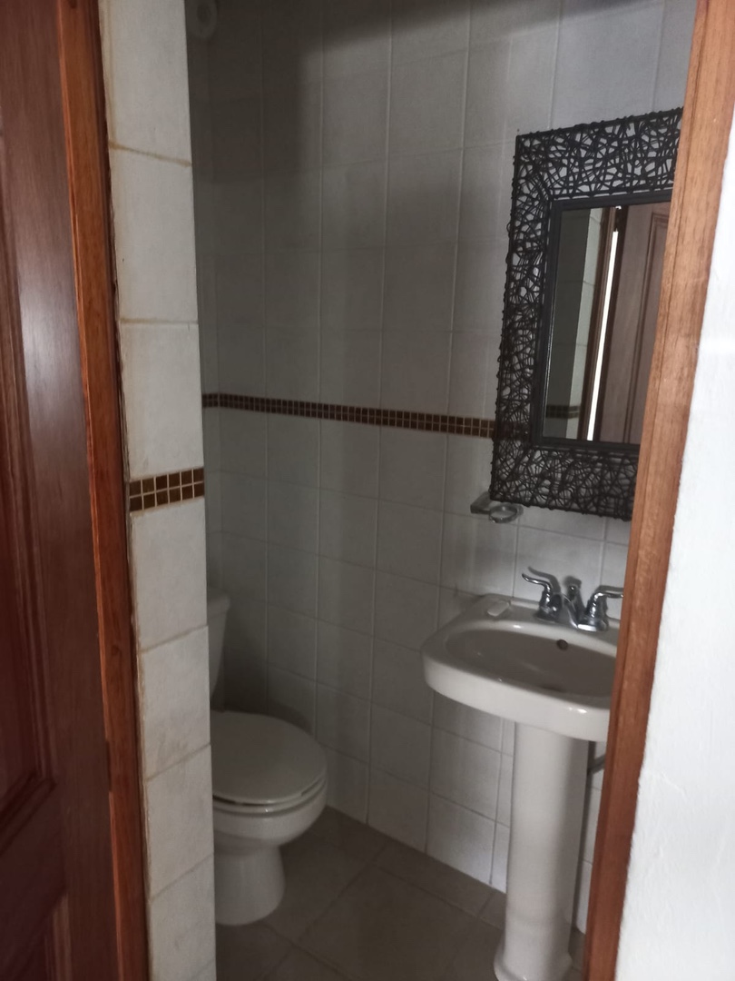 apartamentos - Apartamento en venta en Urbanización Fernandez a una esquina de la av. Churchill 7