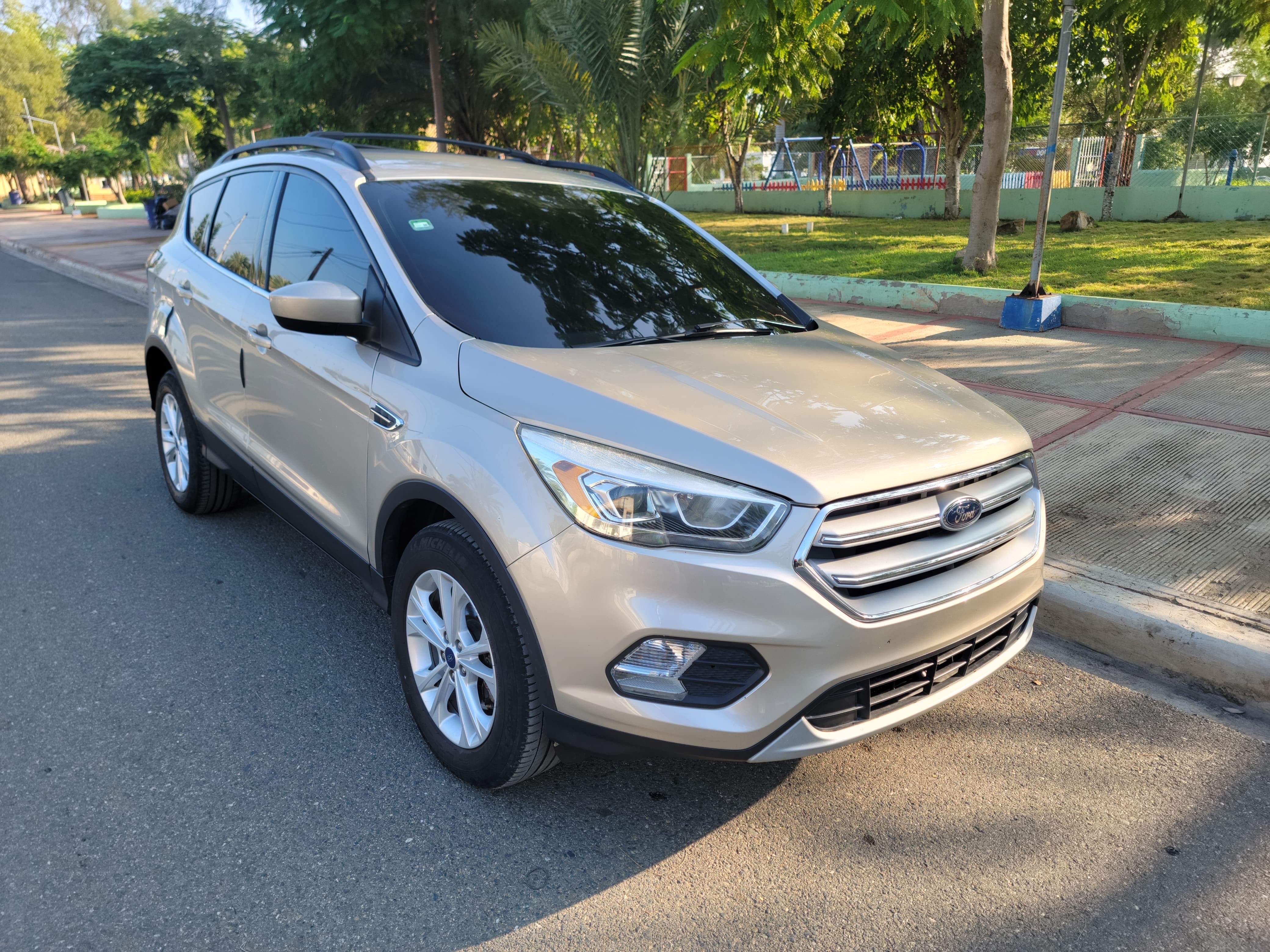 jeepetas y camionetas - FORD ESCAPE SEL 2018