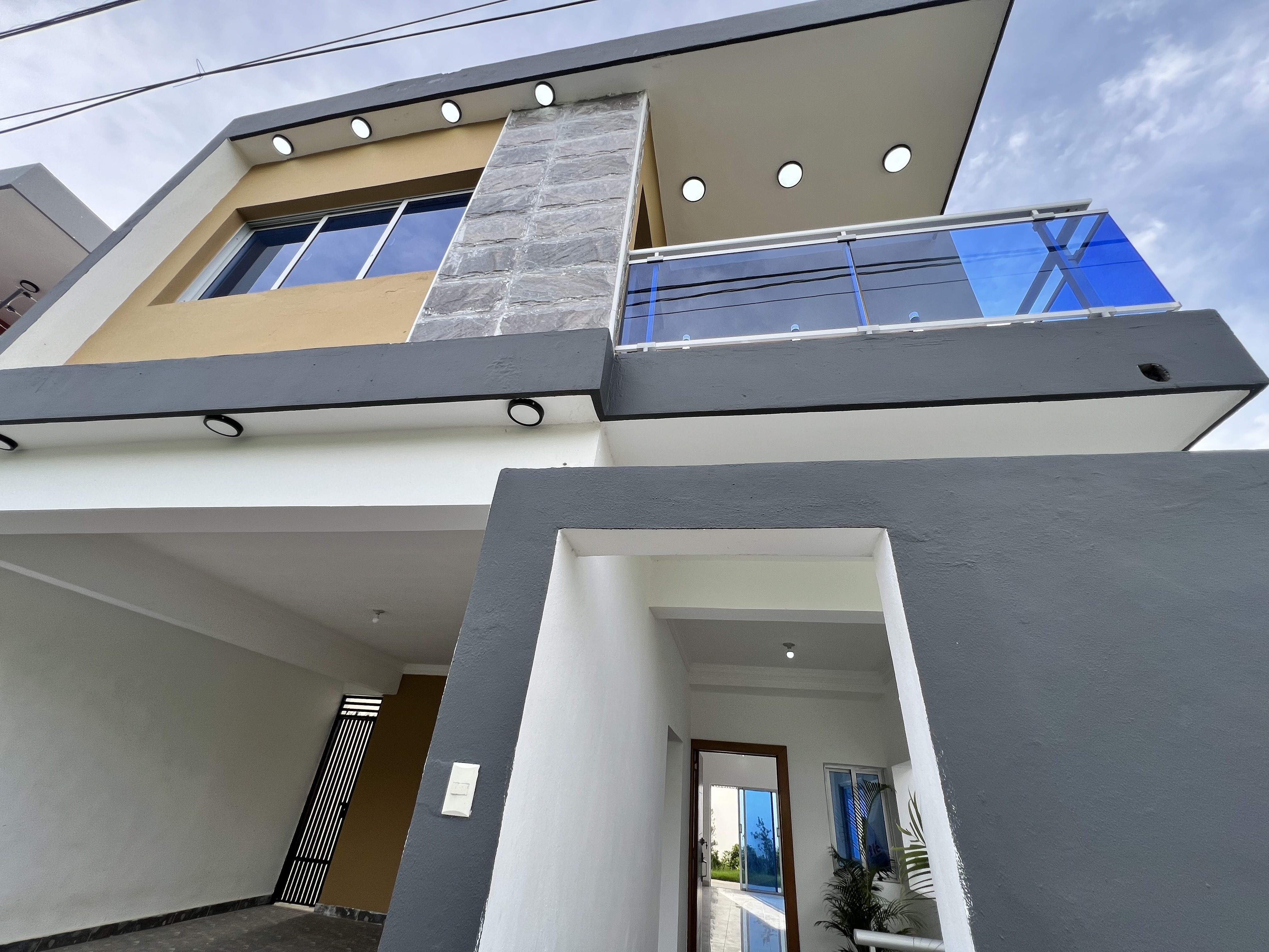 casas - venta de casa autopista de san Isidro brisa oriental Santo Domingo con patio