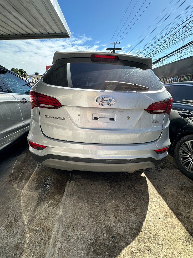 jeepetas y camionetas - HYUNDAI SANTA FE 2018 GRISDESDE: RD$ 1,200,100.00 6