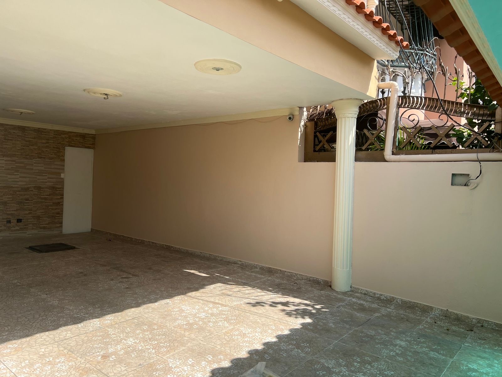 casas - venta de casa de lujo en el mirador del este Santo Domingo este  5