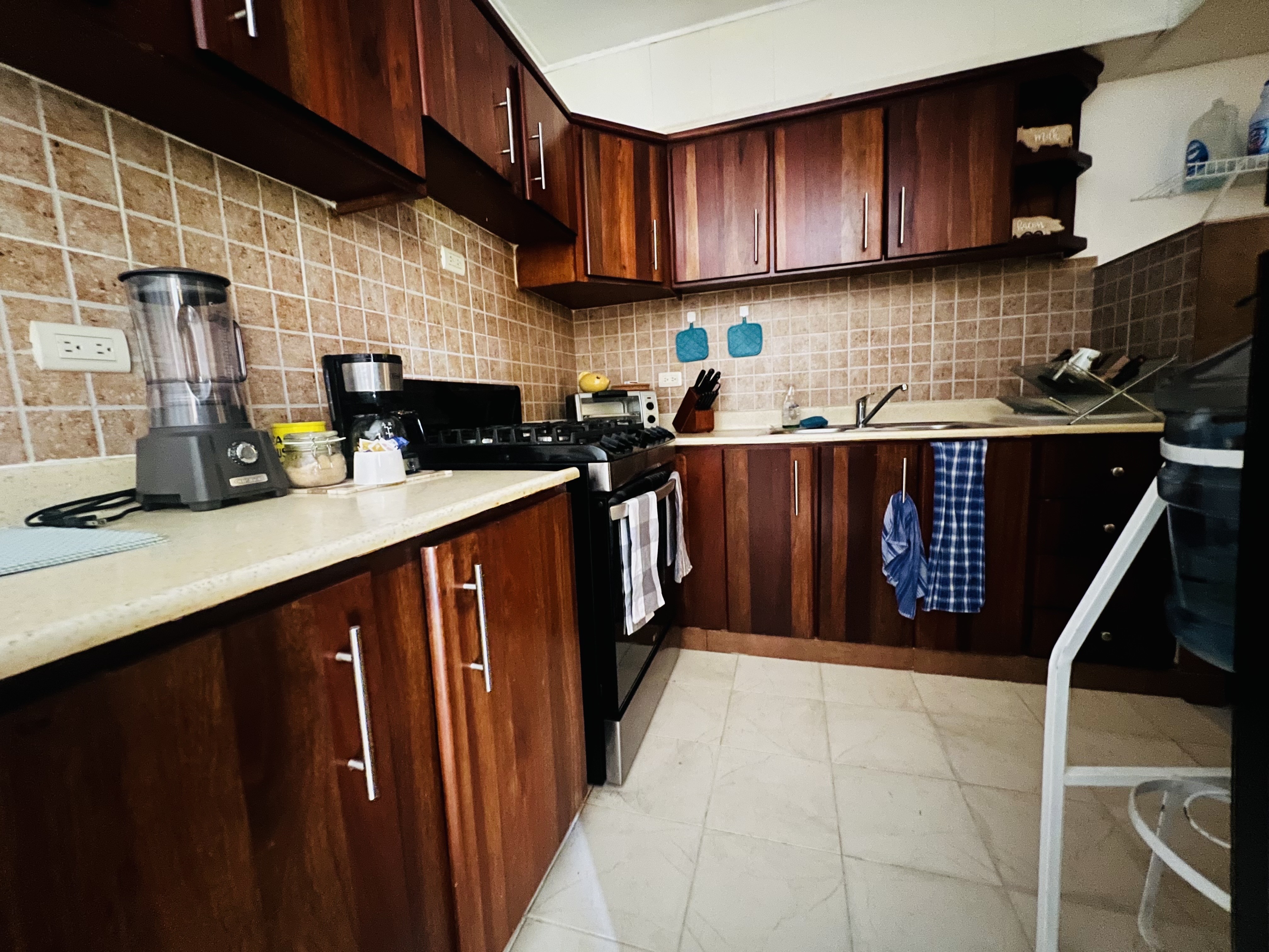 apartamentos - APARTAMENTO EN VENTA EN LA JACOBO MAJLUTA RES. ciudad bonita próx al bravo  4