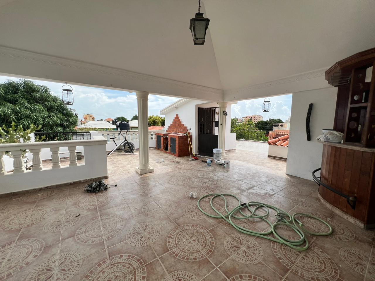 casas - Vendo amplia casa en residencial mirador del este 6
