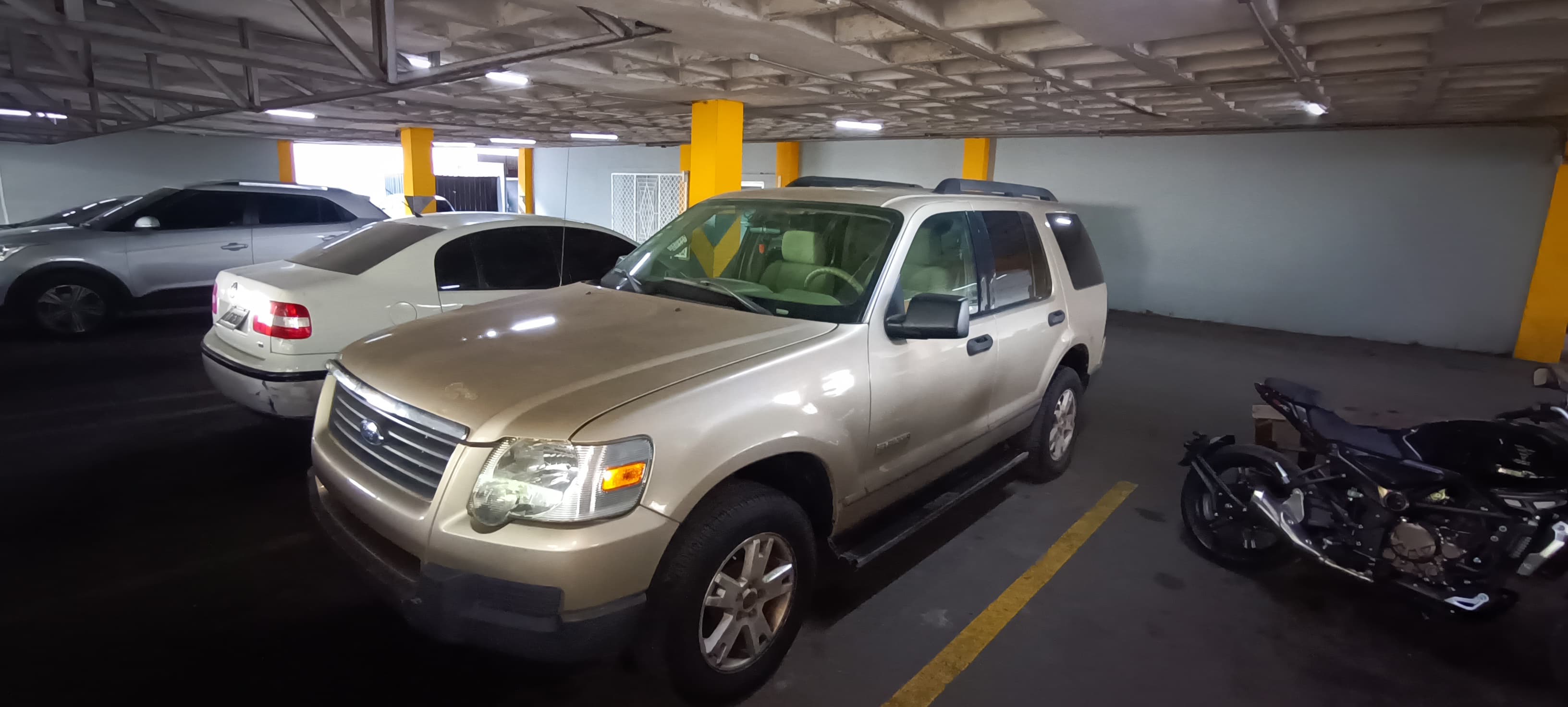 jeepetas y camionetas - Ford Explorer xlt 2006 3