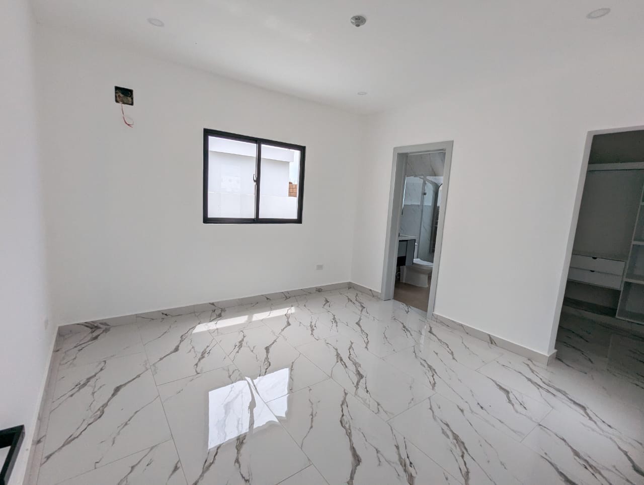 casas - casa en venta en residencial don Juan 2 en ciudad la romana  7