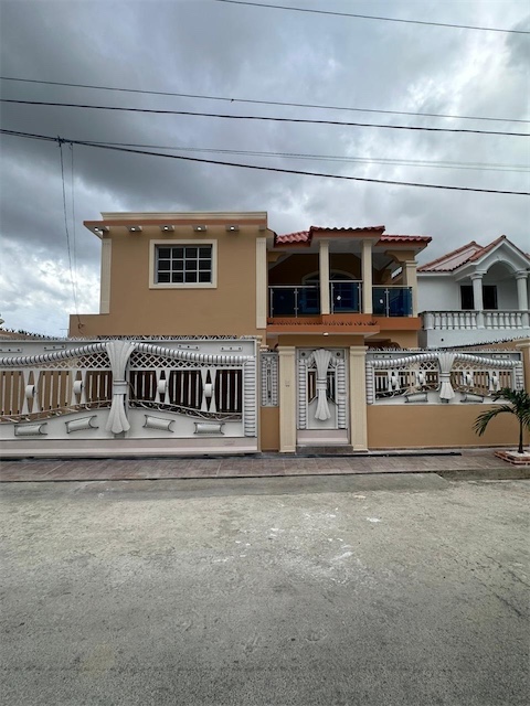 casas - Venta de casa en la autopista de san Isidro Santo Domingo este con 4 hab 1