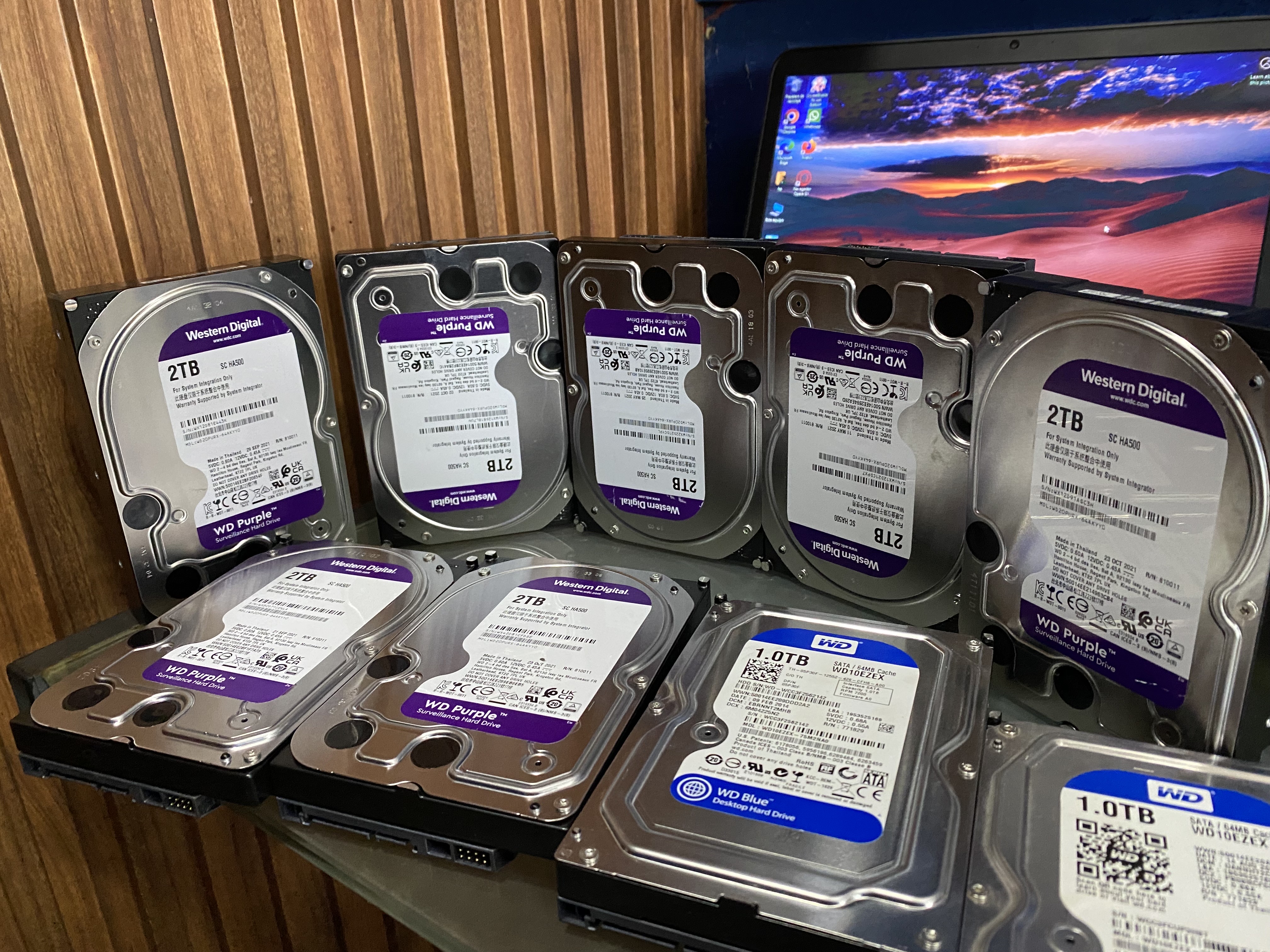 camaras y audio - Disco duro sata HDD 2TB 1TB  purpura 