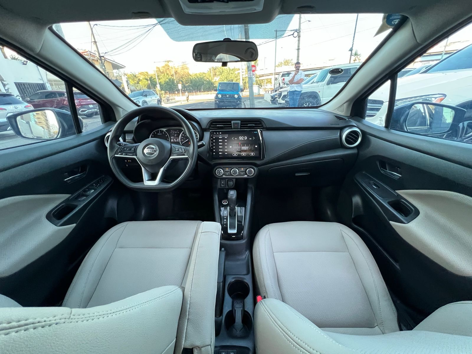 carros - Nissan Versa Semse 2022 en Piel 7