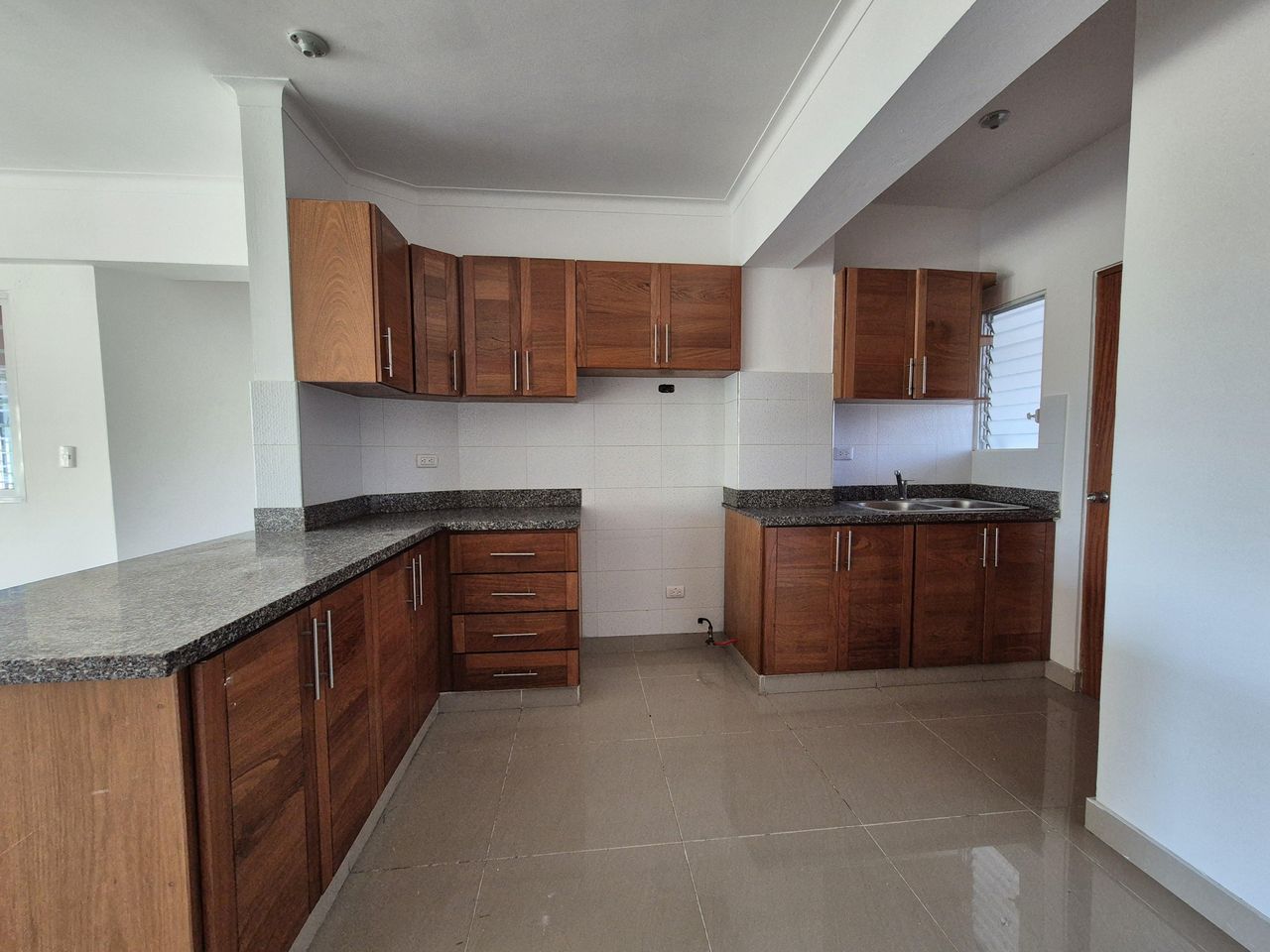 apartamentos - Alquilo apartamento vacío en Alma Rosa I  0