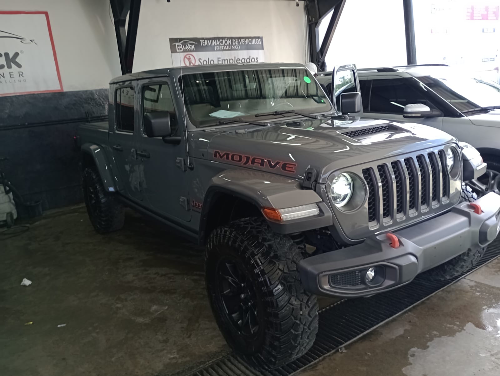 jeepetas y camionetas - Jeep gladiador Mojave 2023 3