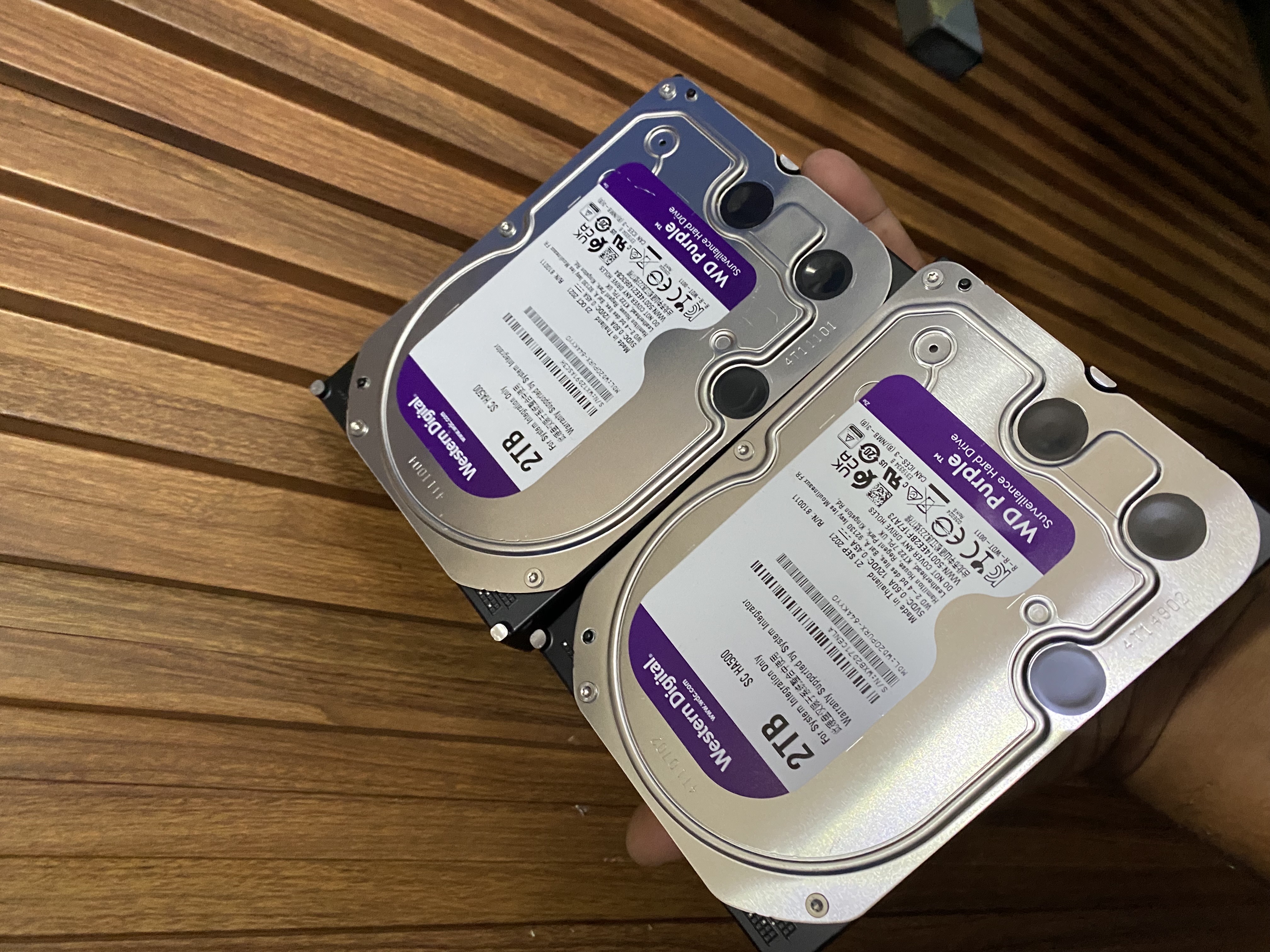 camaras y audio - Disco duro sata HDD 2TB 1TB  purpura  4