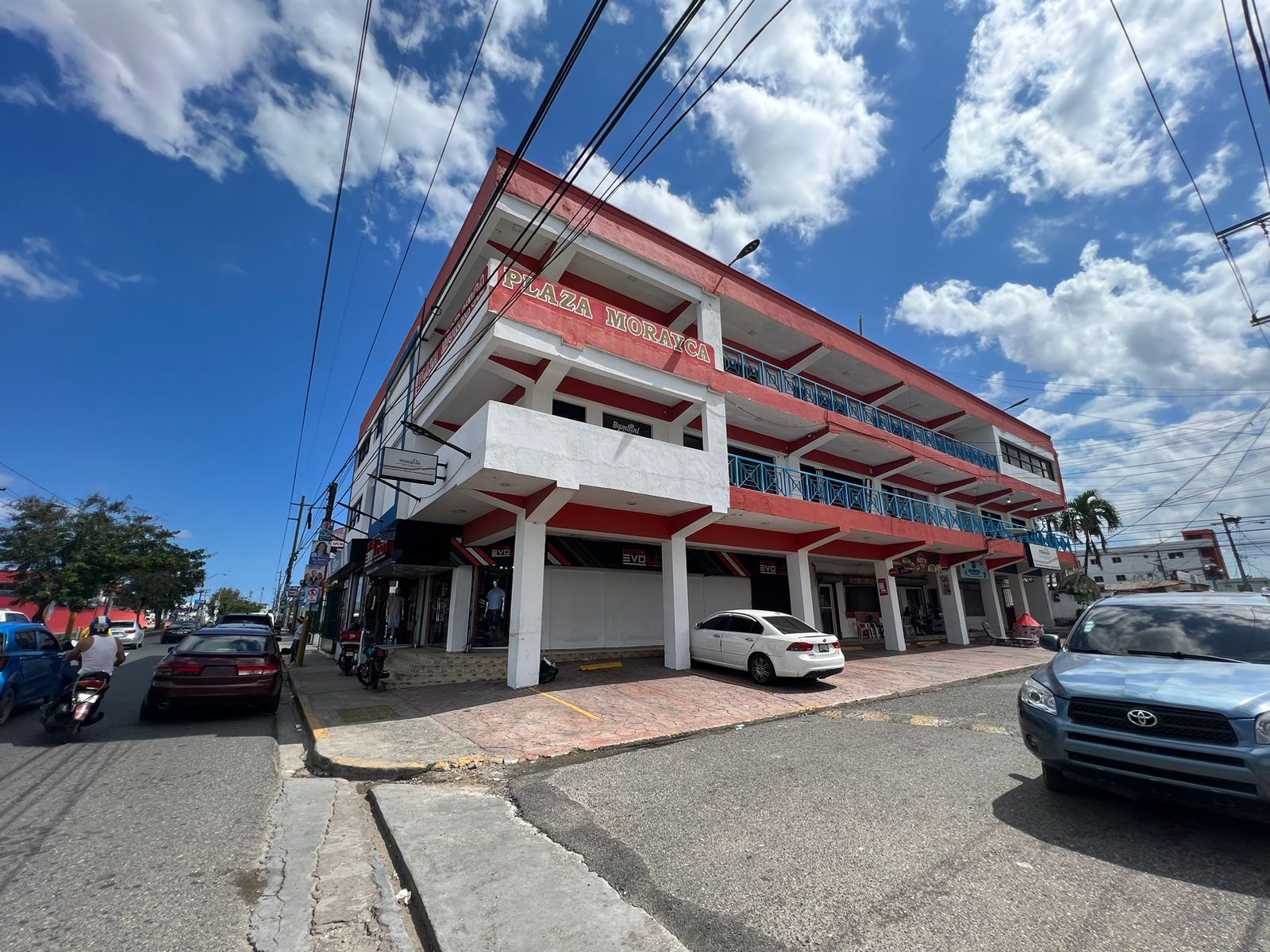 otros inmuebles - Vendo plaza comercial en la Charles de Gaulle 6