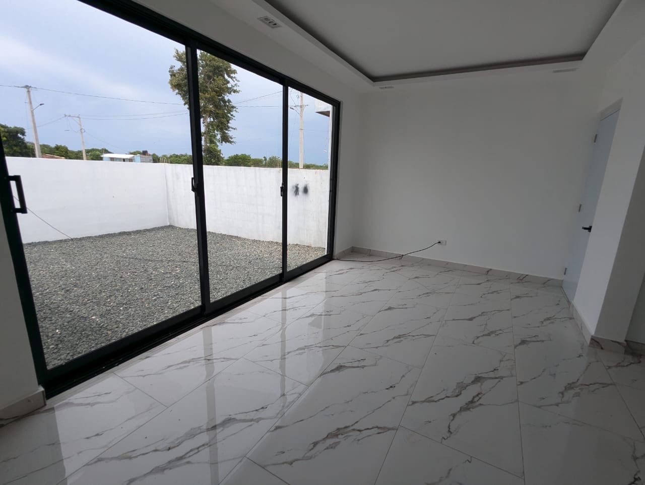 casas - casa en venta en residencial don Juan 2 en ciudad la romana  8