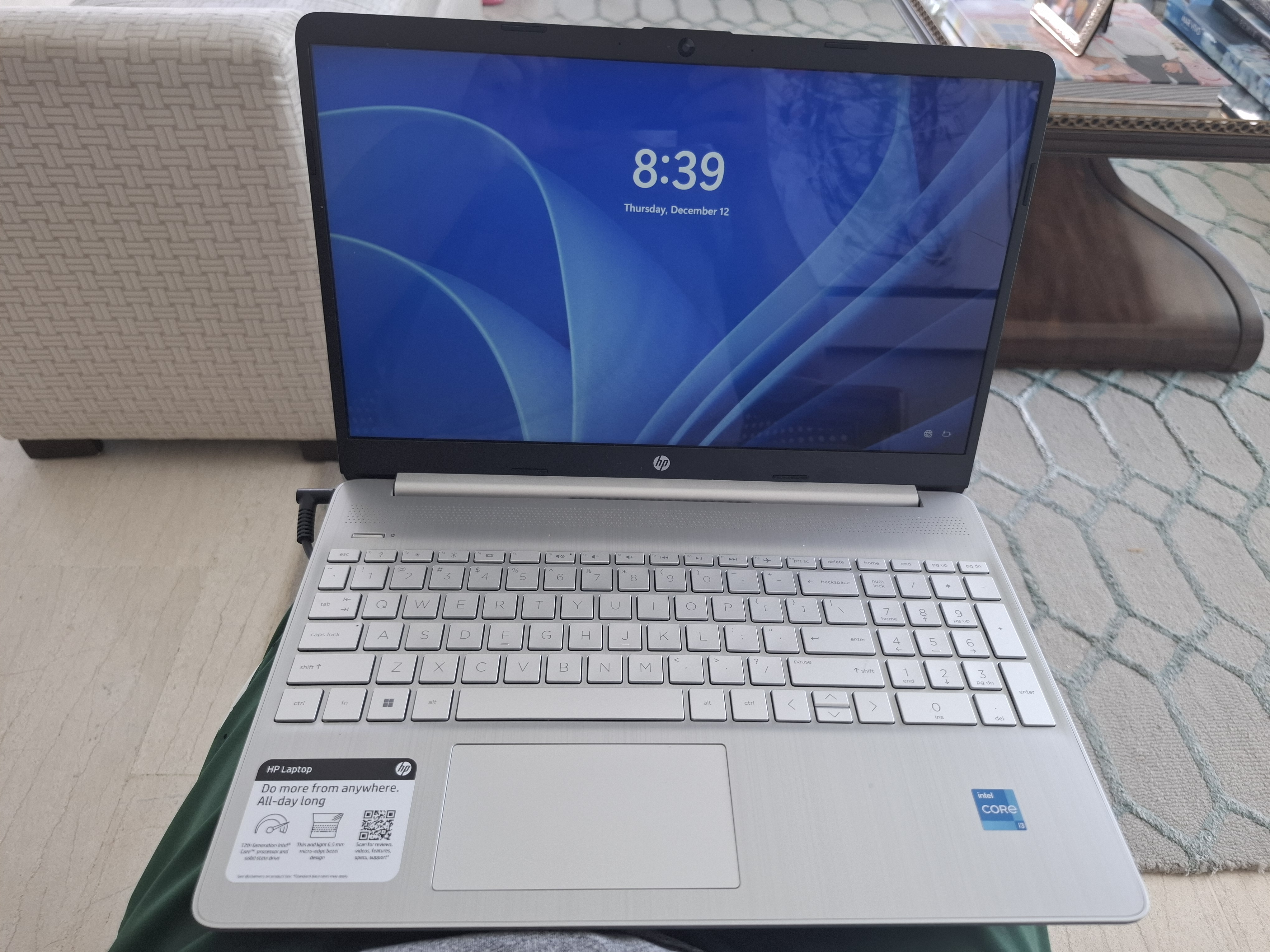 computadoras y laptops - Vendo laptop HP 15.6, intel Core i3, 8GB 128GB SSD gris