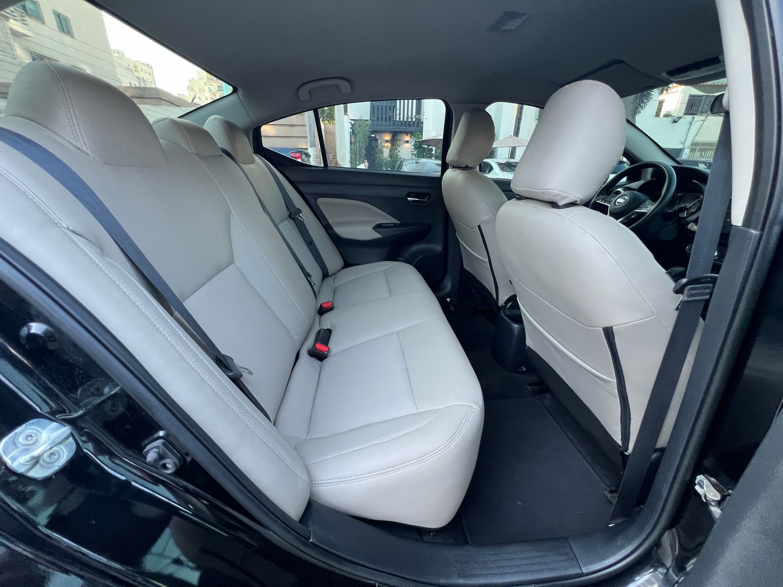 carros - Nissan Versa Semse 2022 en Piel 8