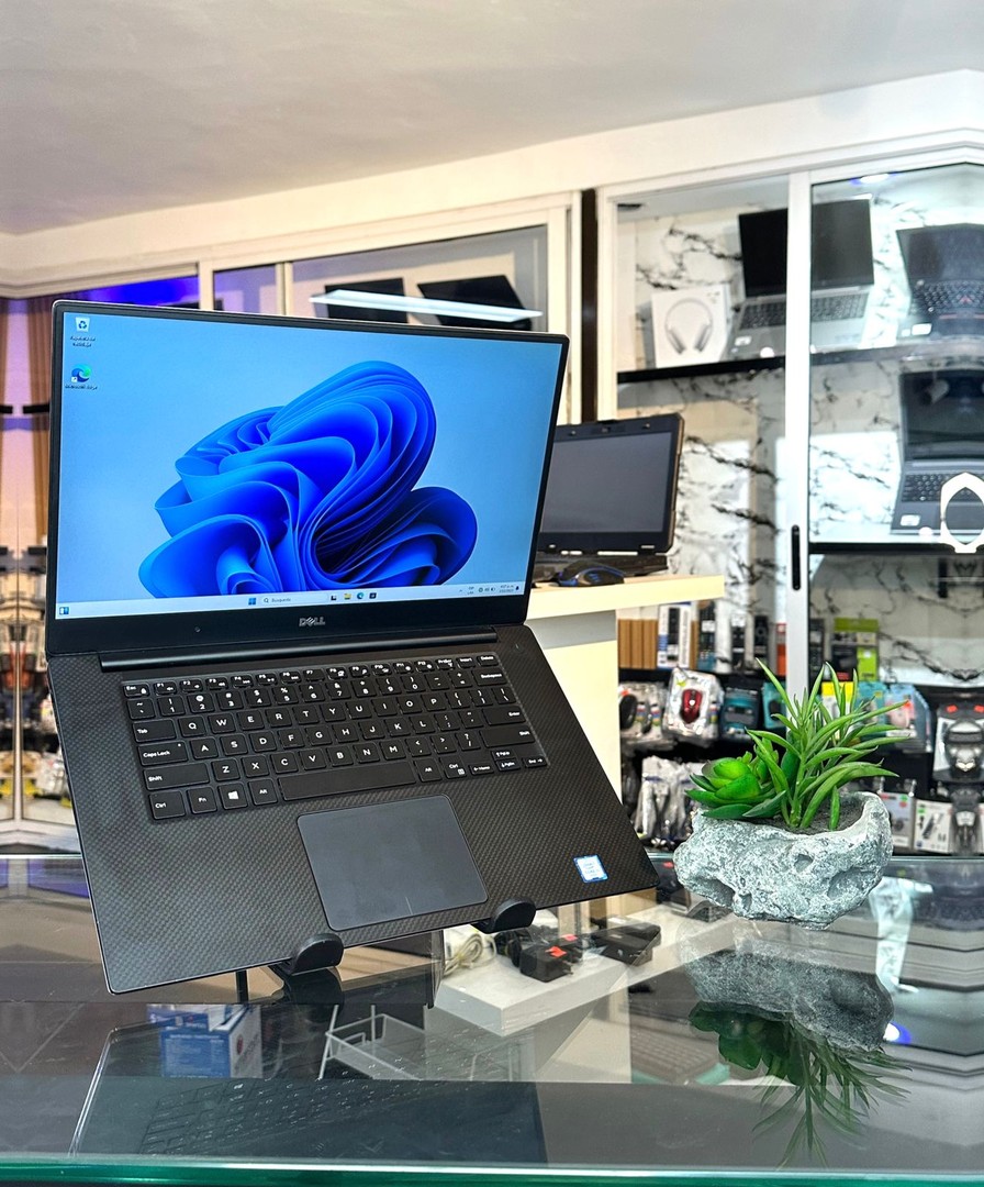 computadoras y laptops - Laptop Dell XPS 1TB SSD $22,000