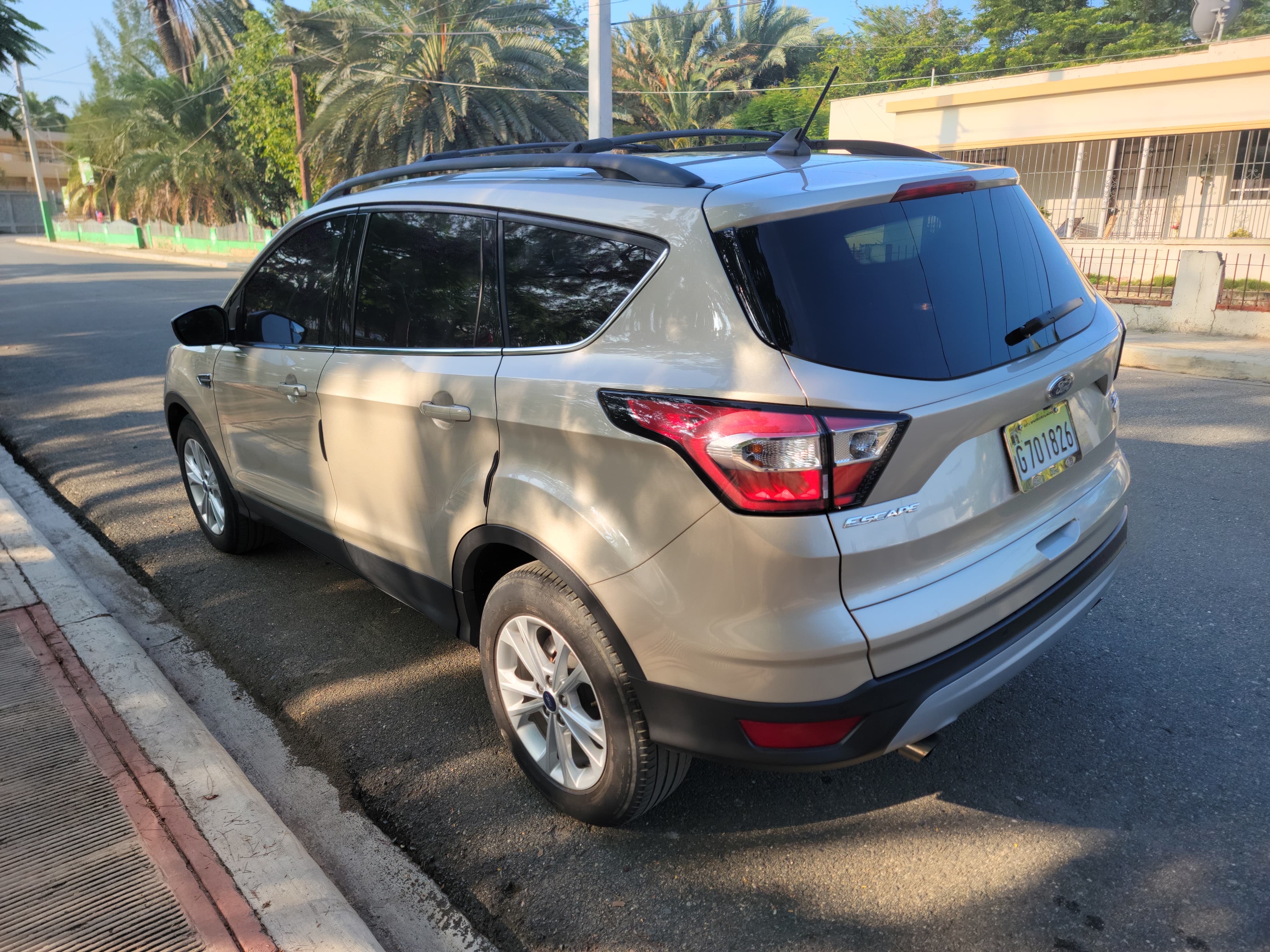 jeepetas y camionetas - FORD ESCAPE SEL 2018 2