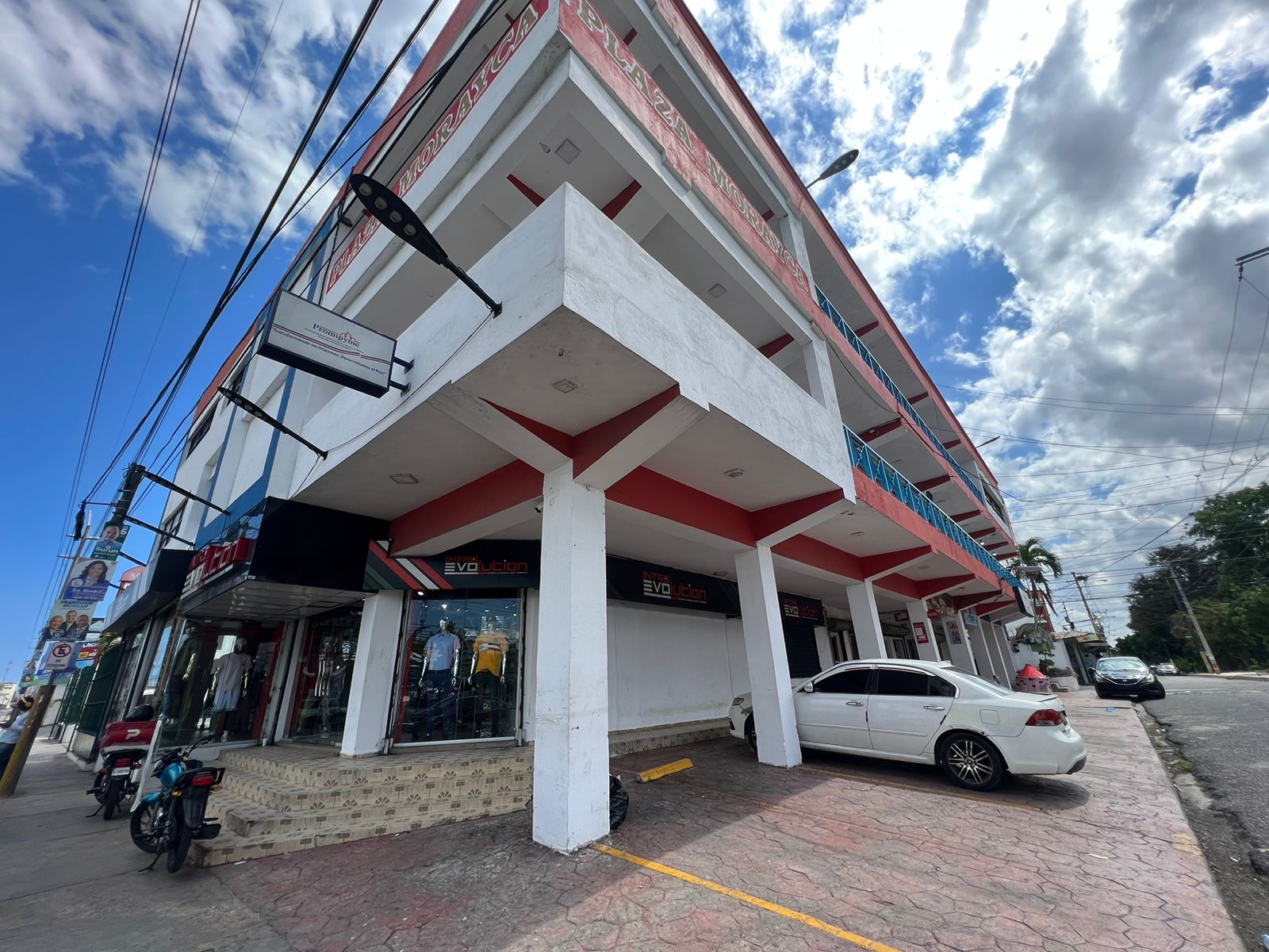 otros inmuebles - Vendo plaza comercial en la Charles de Gaulle 3