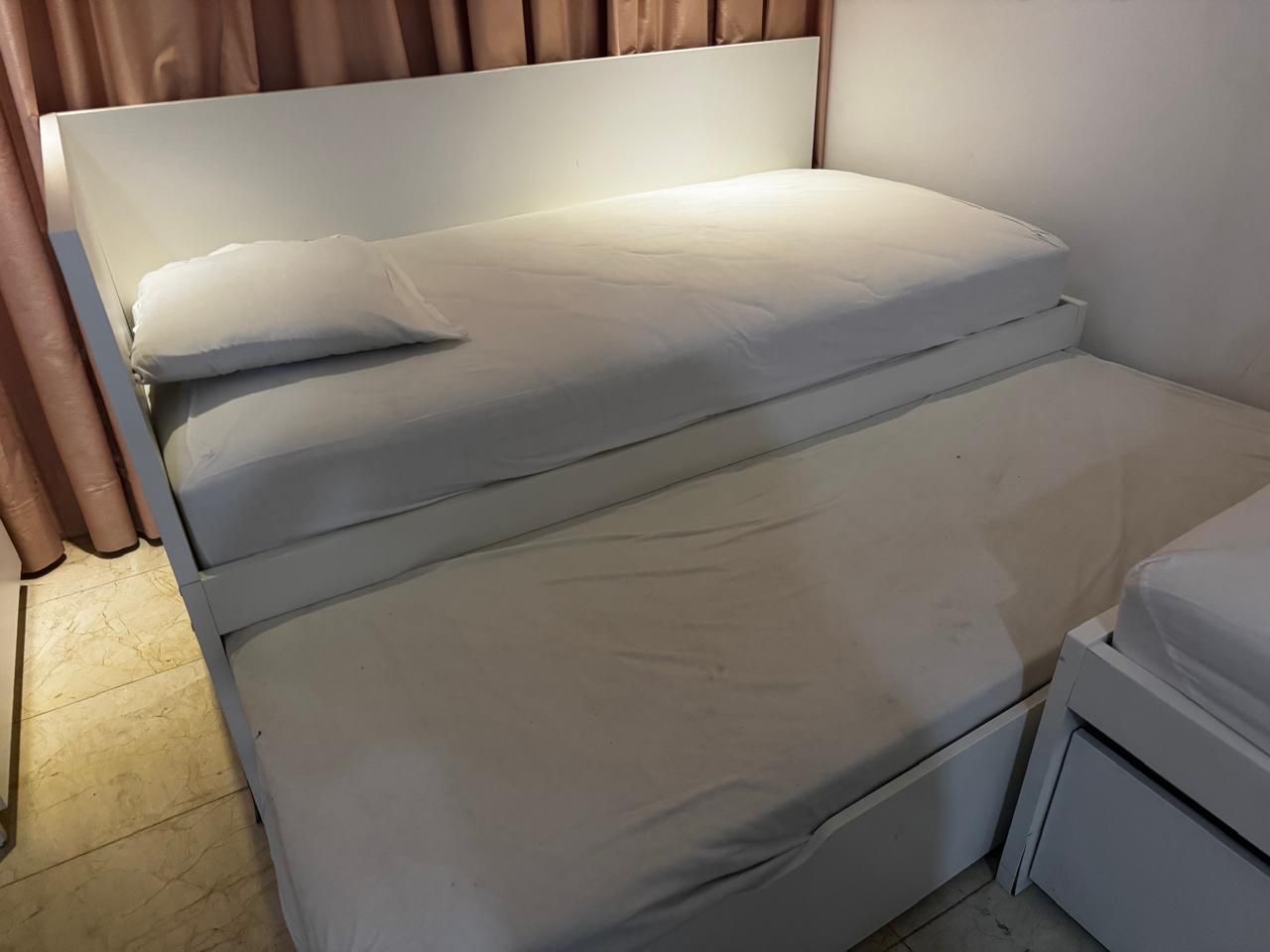 muebles y colchones - Se vende de oportunidad cama twin con 2 camas (colchones) 3