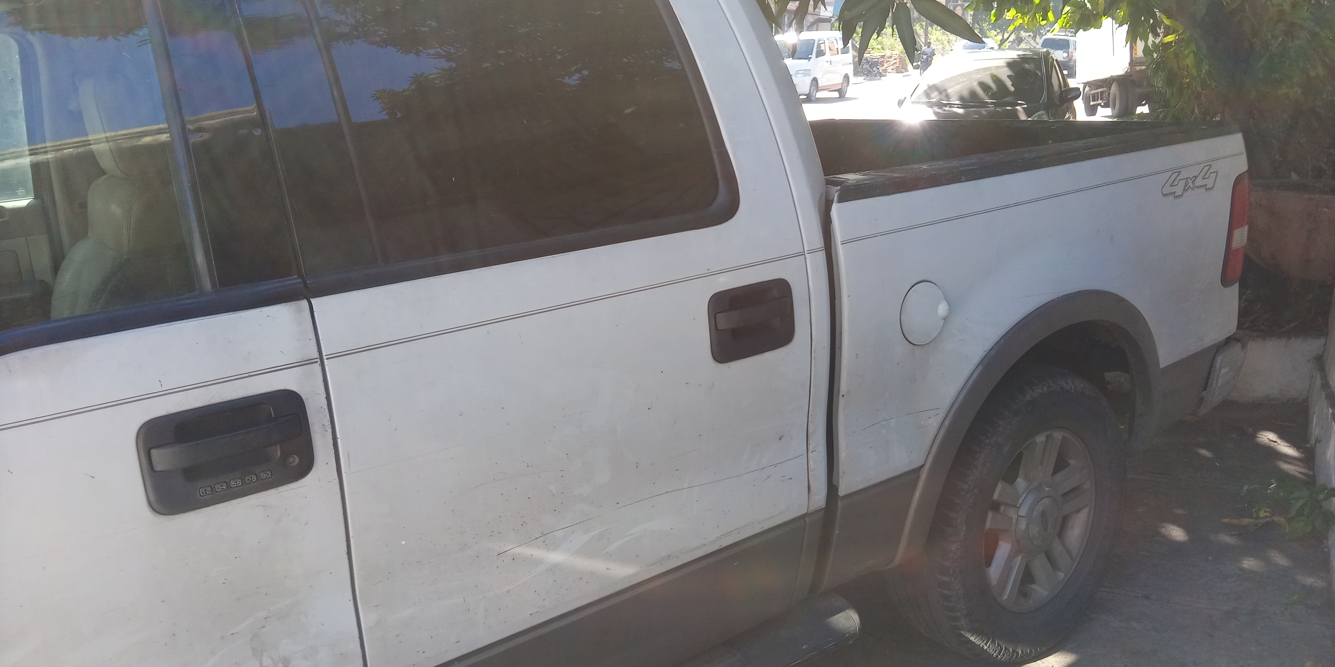 jeepetas y camionetas - Vendo Ford F-150 2005 Blanca 4