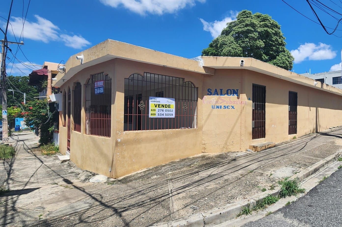 casas - Ensanche Ozama propiedad para remodelar de 207m2