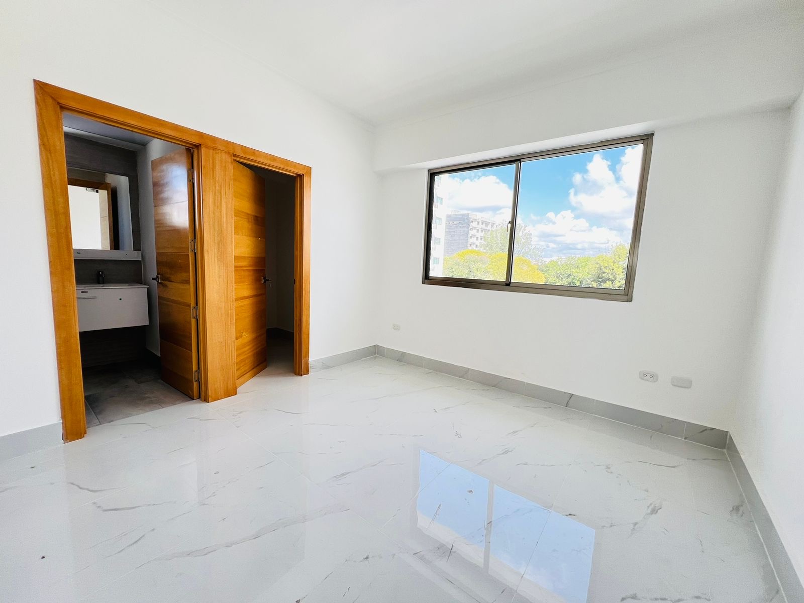 apartamentos - Vendo piso 12 los cacicazgos tres hab con su baño  7