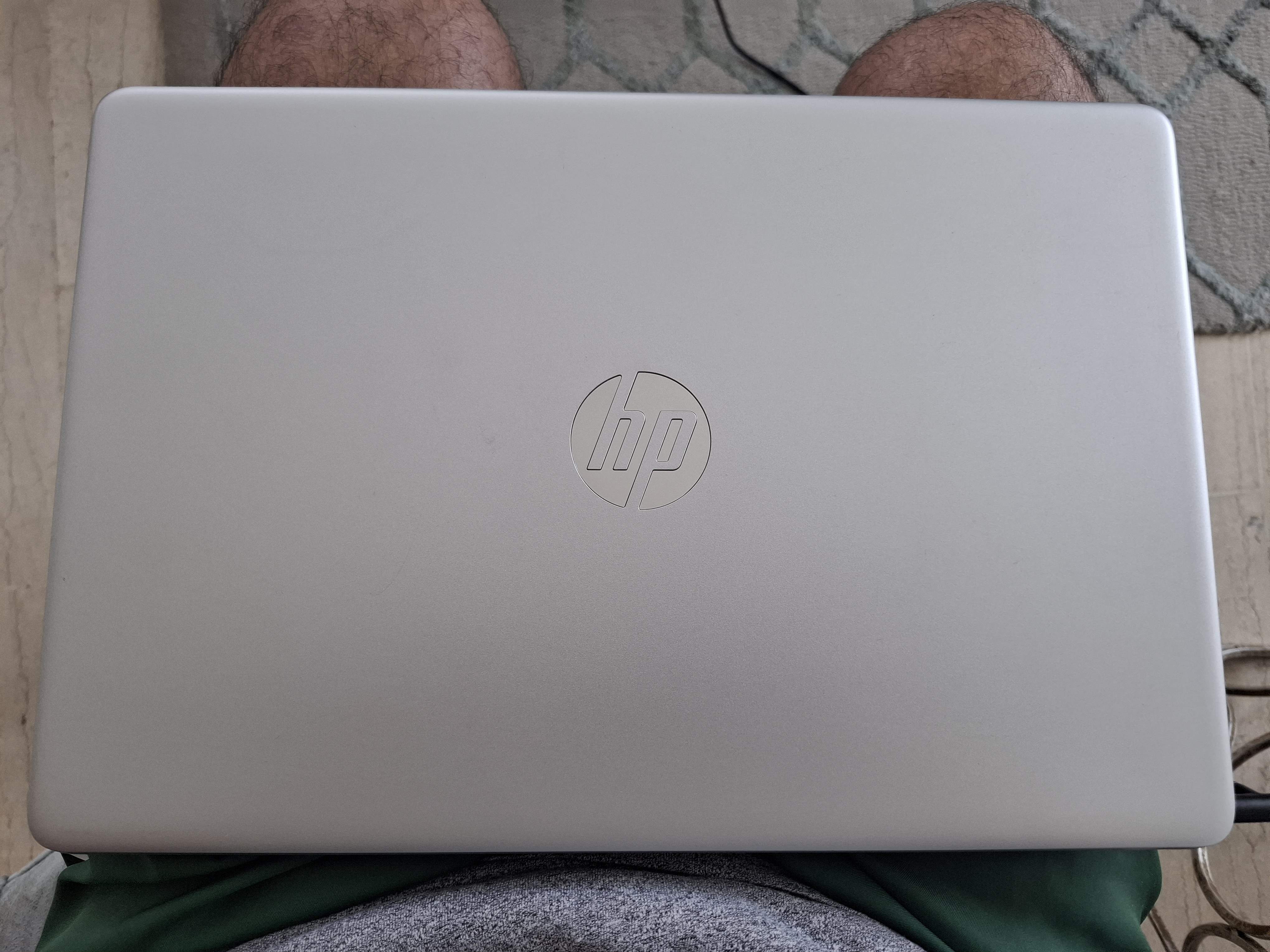 computadoras y laptops - Vendo laptop HP 15.6, intel Core i3, 8GB 128GB SSD gris 1