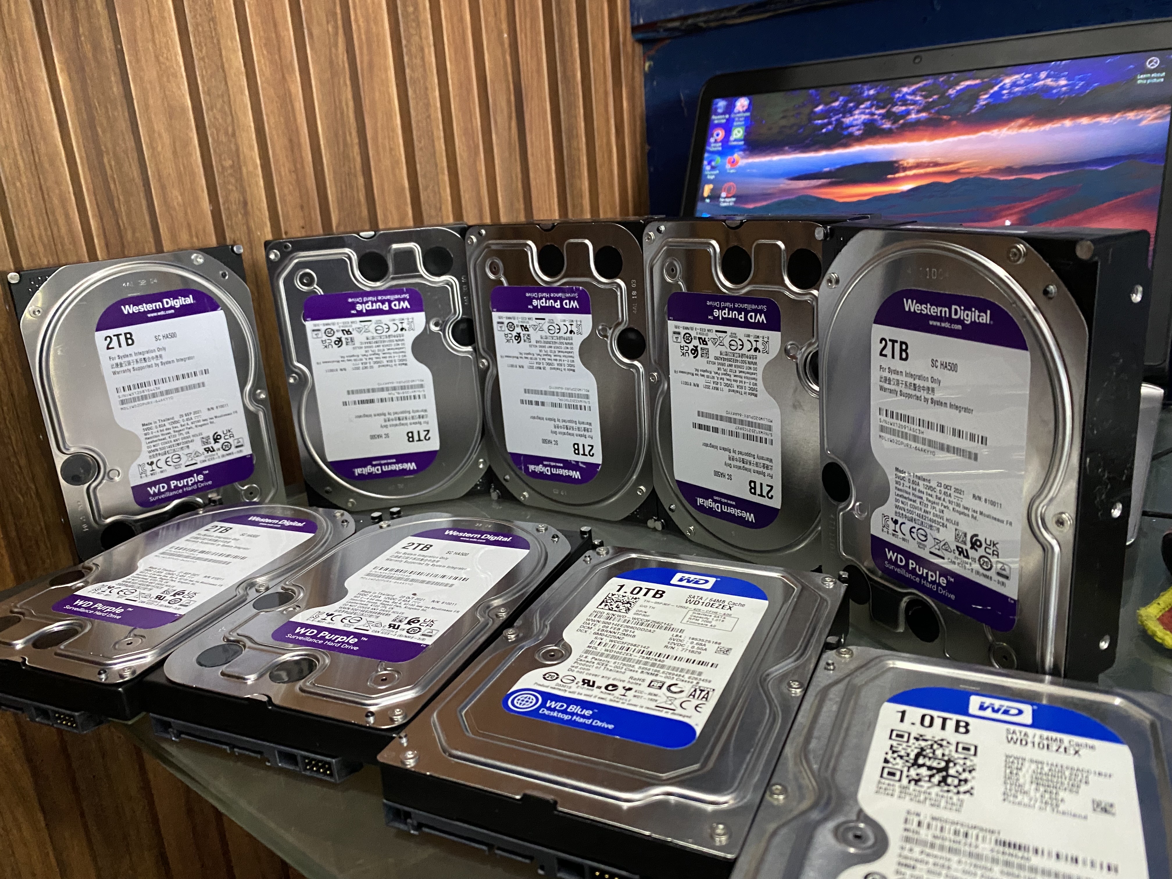 camaras y audio - Disco duro sata HDD 2TB 1TB  purpura  2