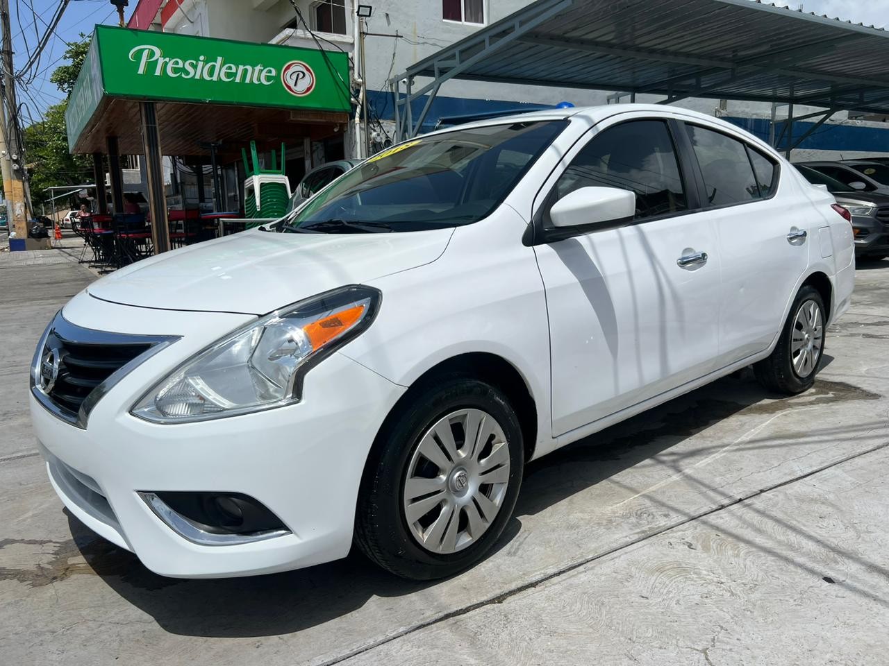 carros - Nissan Versa SV 2018