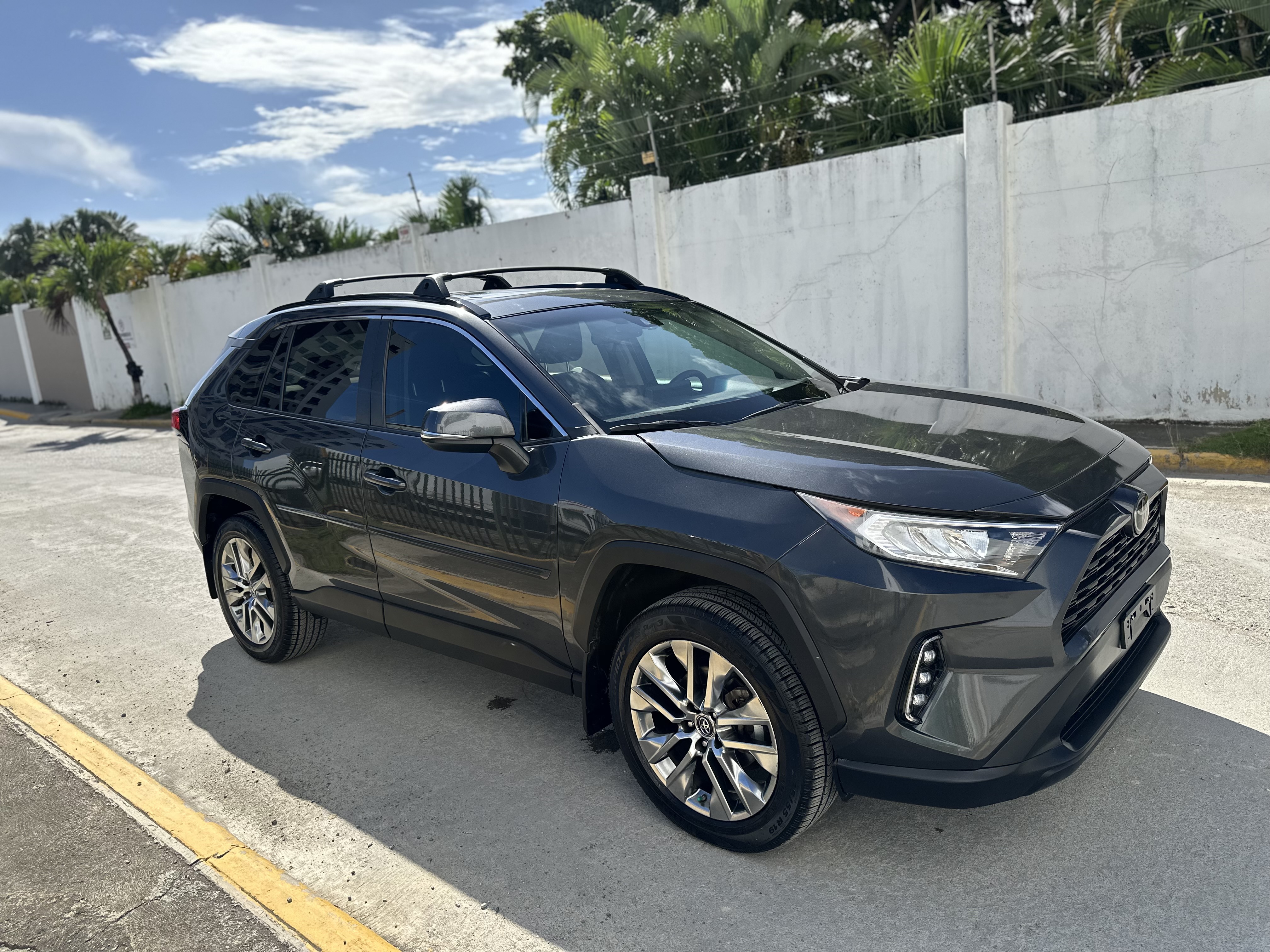 jeepetas y camionetas - TOYOTA RAV4 2019 XLE PREMIUM 0